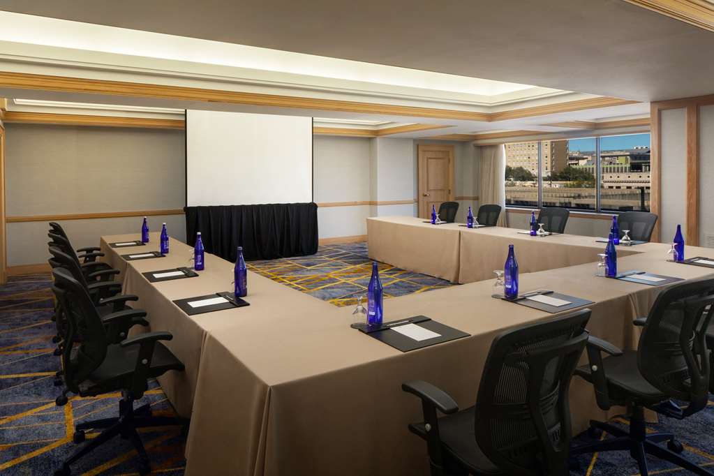 HYATT REGENCY JACKSONVILLE - Photo 43