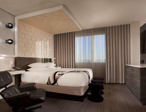 Suite - Hyatt Regency Hotel Los Angeles International Airport