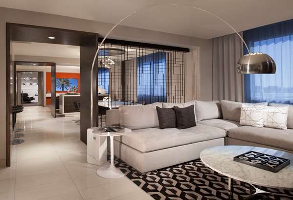 Suite - Hyatt Regency Hotel Los Angeles International Airport