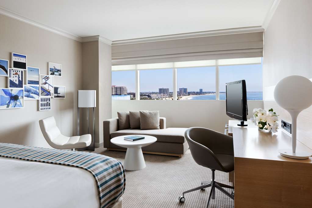 HYATT REGENCY LONG BEACH-guestroom-Guest Room,Suite,On-Site.jpg