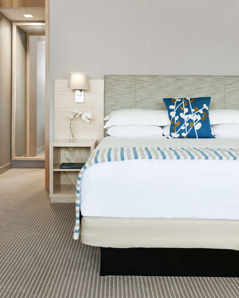 HYATT REGENCY LONG BEACH-guestroom-Guest Room,On-Site.jpg