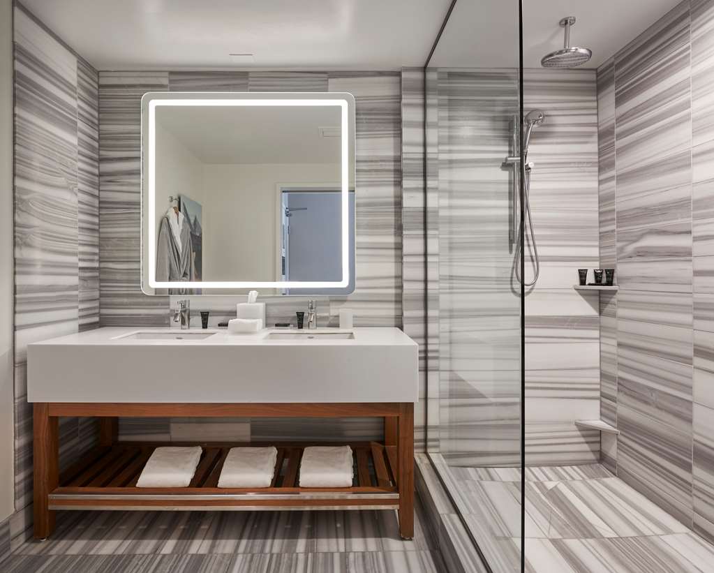 HYATT CENTRIC THE PIKE LONG BEACH-guestroom-Guest Room,Bathroom,On-Site.jpg