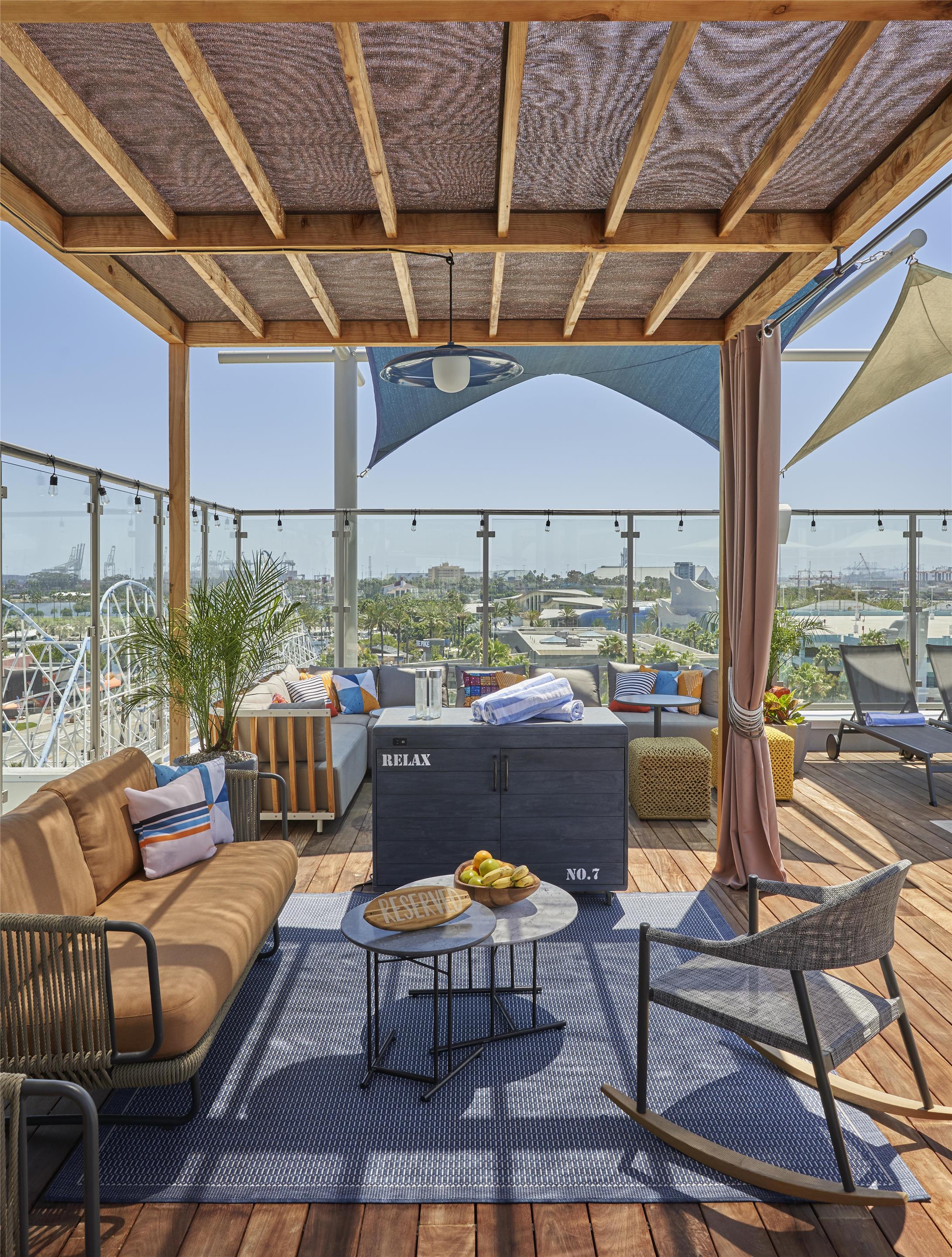Bar Lounge | Hyatt Centric The Pike Long Beach