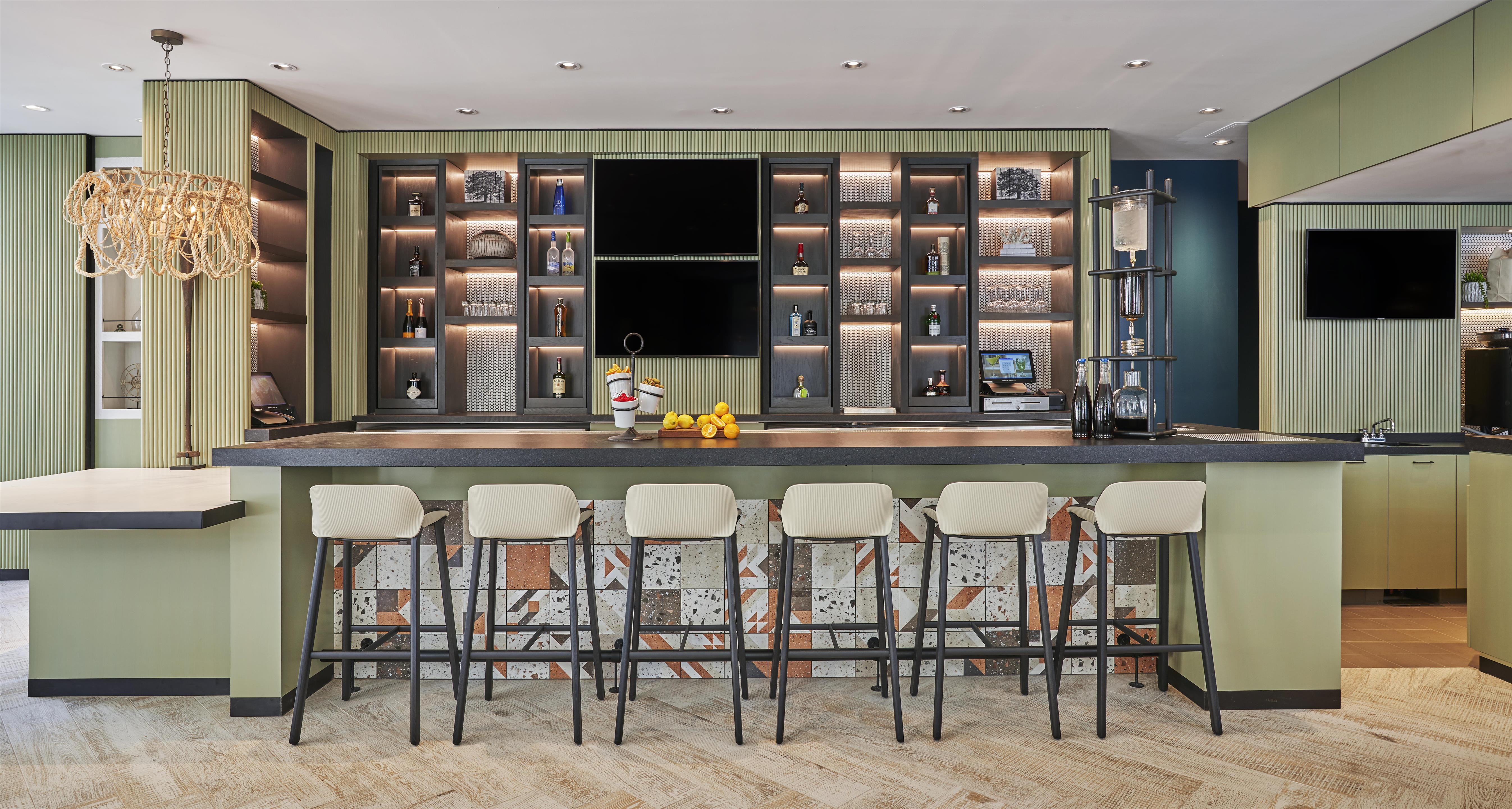Bar Lounge | Hyatt Centric The Pike Long Beach