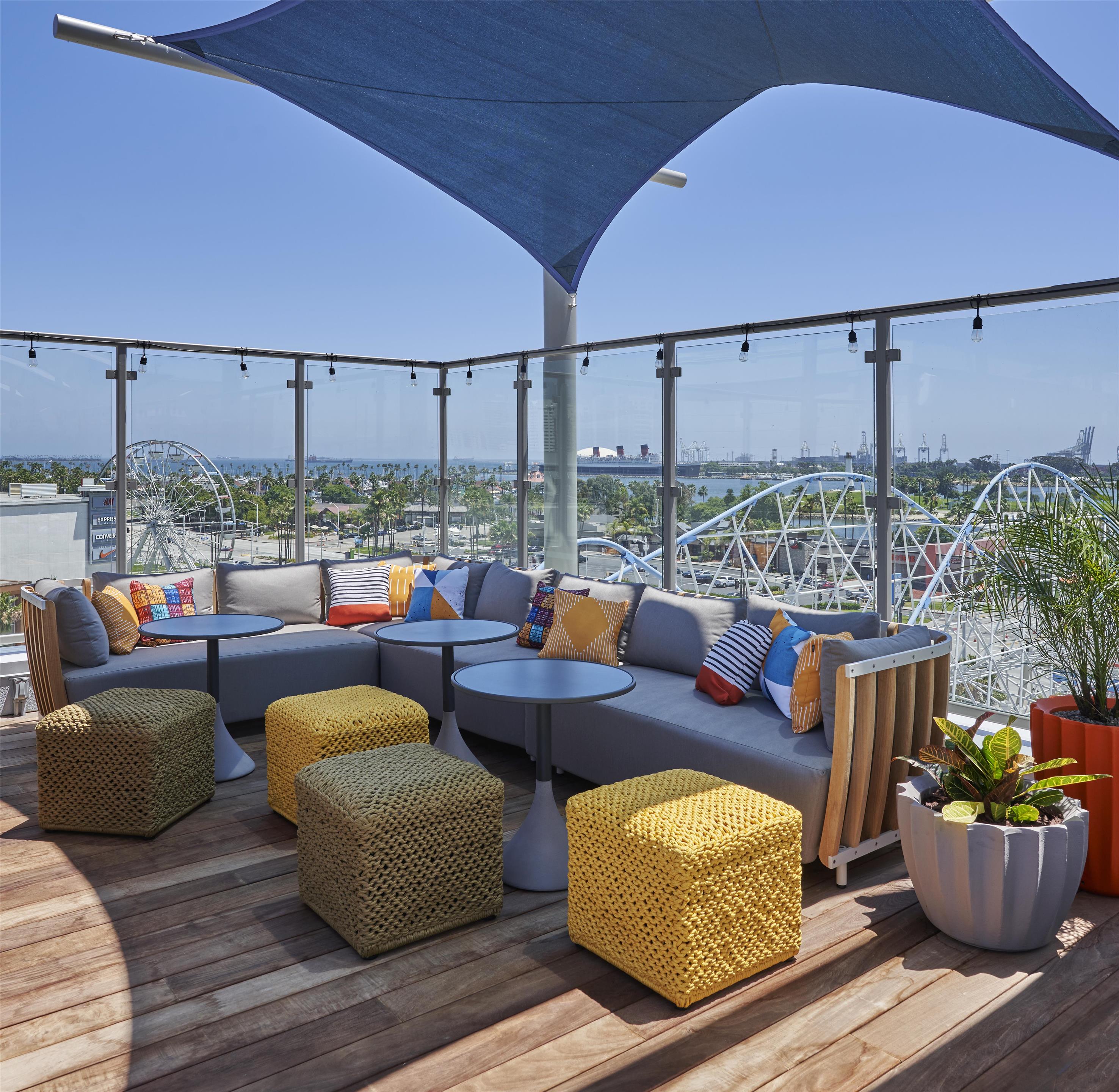 Bar Lounge | Hyatt Centric The Pike Long Beach