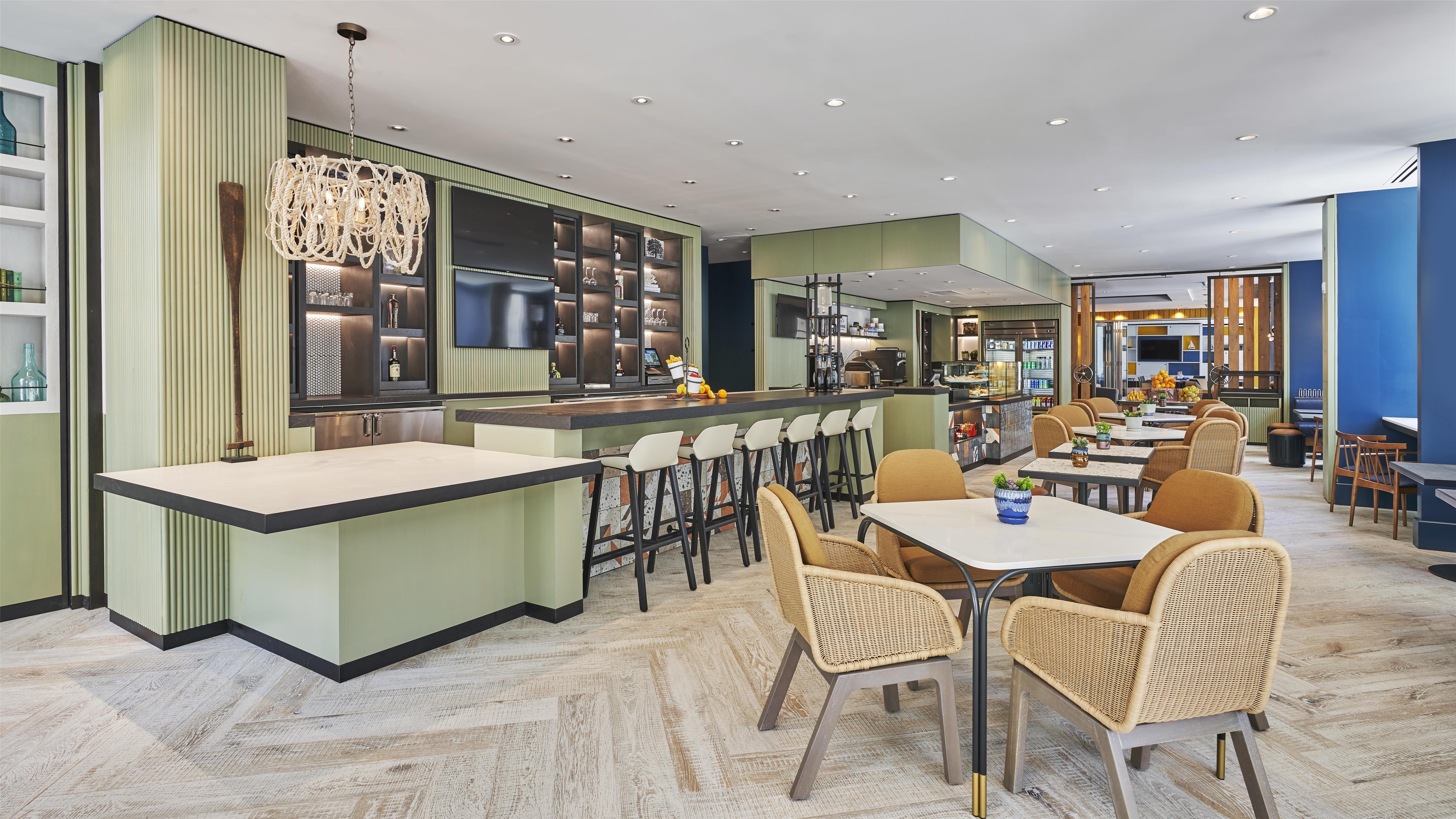 Bar Lounge | Hyatt Centric The Pike Long Beach