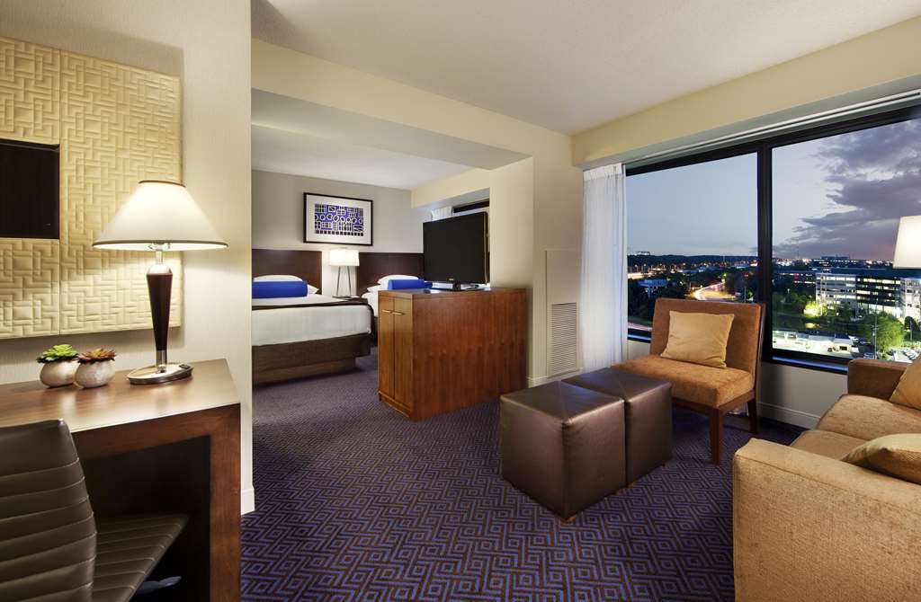 HYATT REGENCY LISLE NEAR NAPERVILLE-guestroom-Guest Room,On-Site.jpg