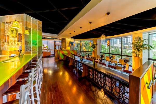 Bar - Hyatt Regency Hotel Miami - I-95, Exit 2A & 2C