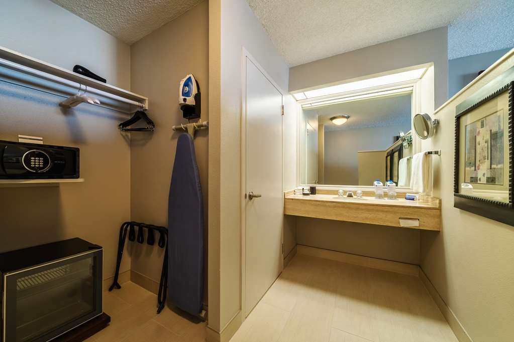 HYATT REGENCY MIAMI - Photo 29