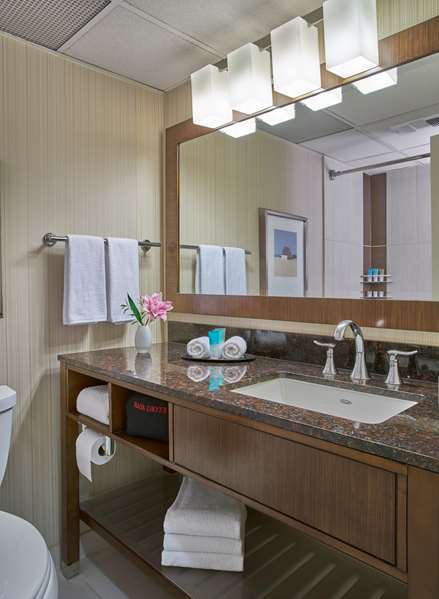  - Hyatt Regency Hotel Milwaukee - I-43, Exit 72A & 72E