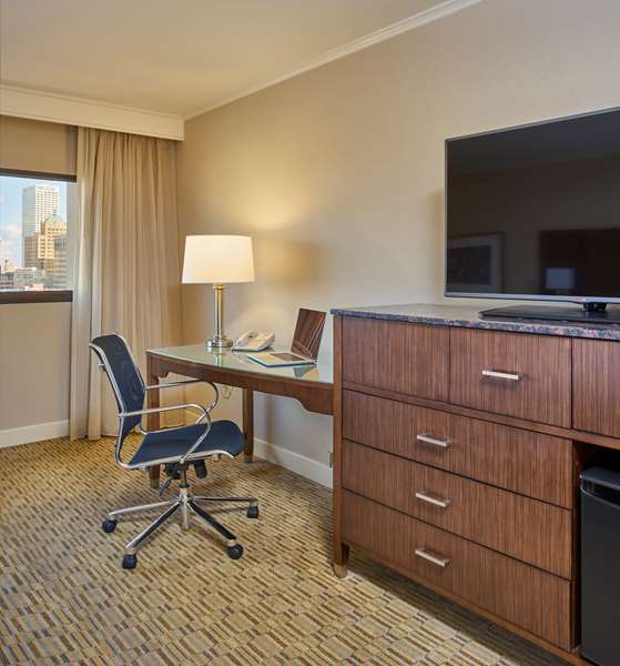  - Hyatt Regency Hotel Milwaukee - I-43, Exit 72A & 72E