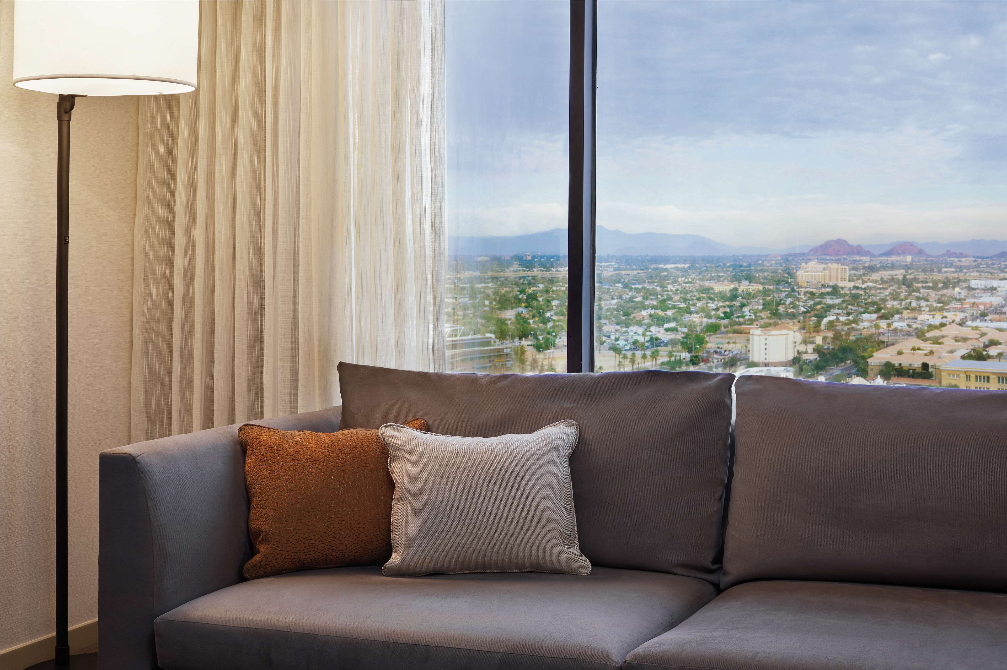 Hyatt Regency Phoenix Room Type - 1 King Bed