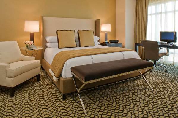 Suite - Hyatt Regency Hotel Reston