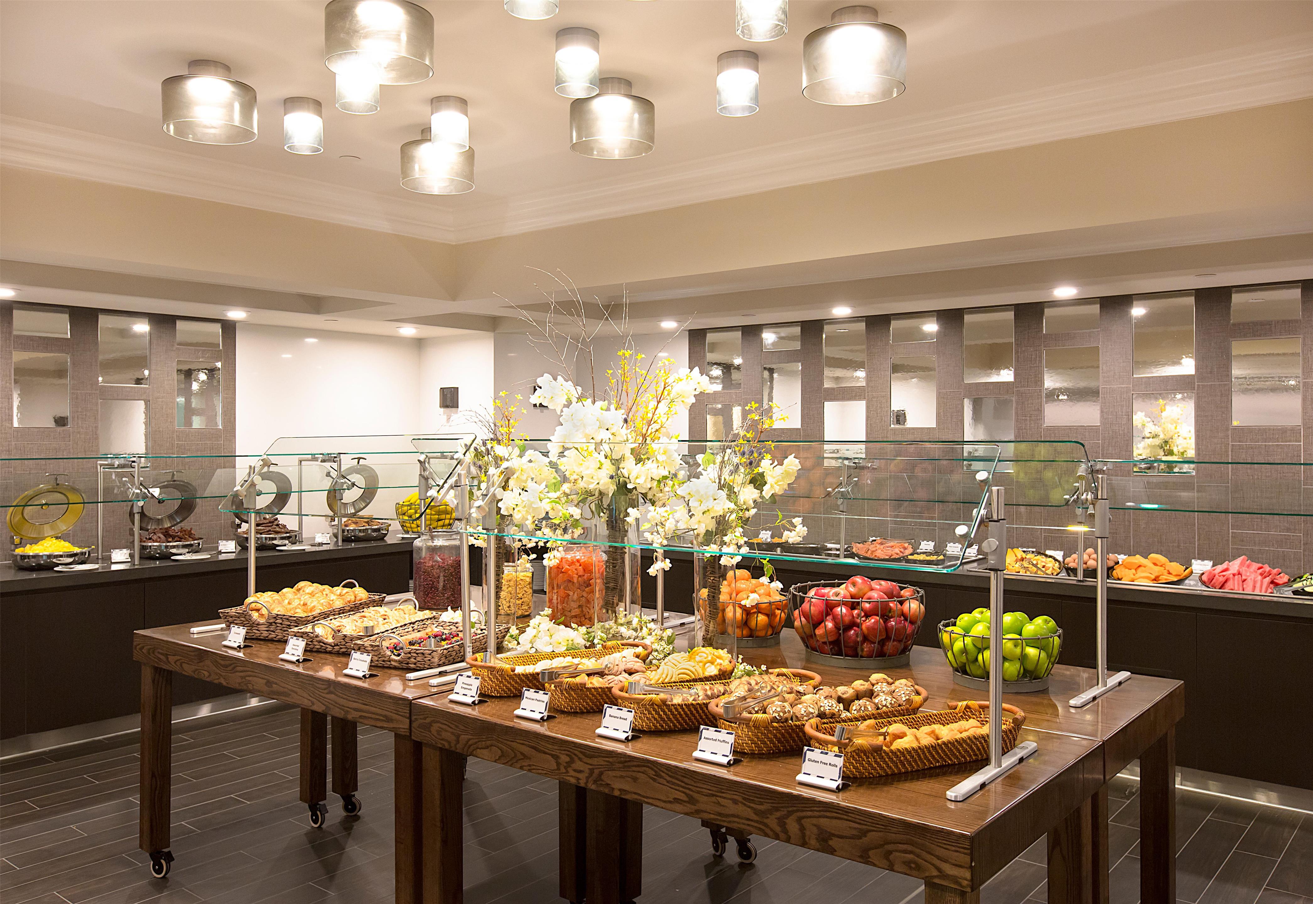 Breakfast Area | Manchester Grand Hyatt San Diego