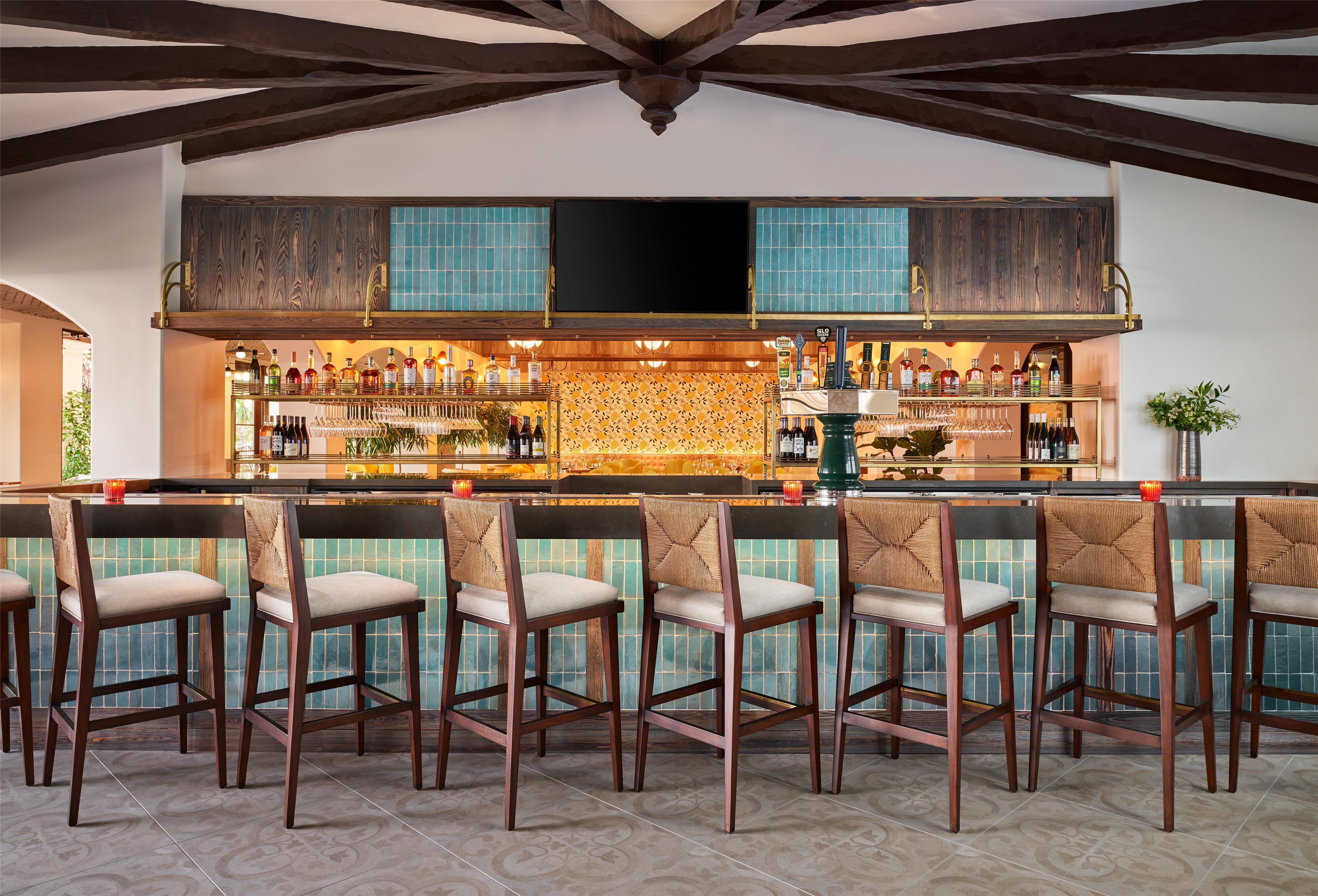 Bar Lounge | Mar Monte Hotel, in The Unbound Collection by Hyatt