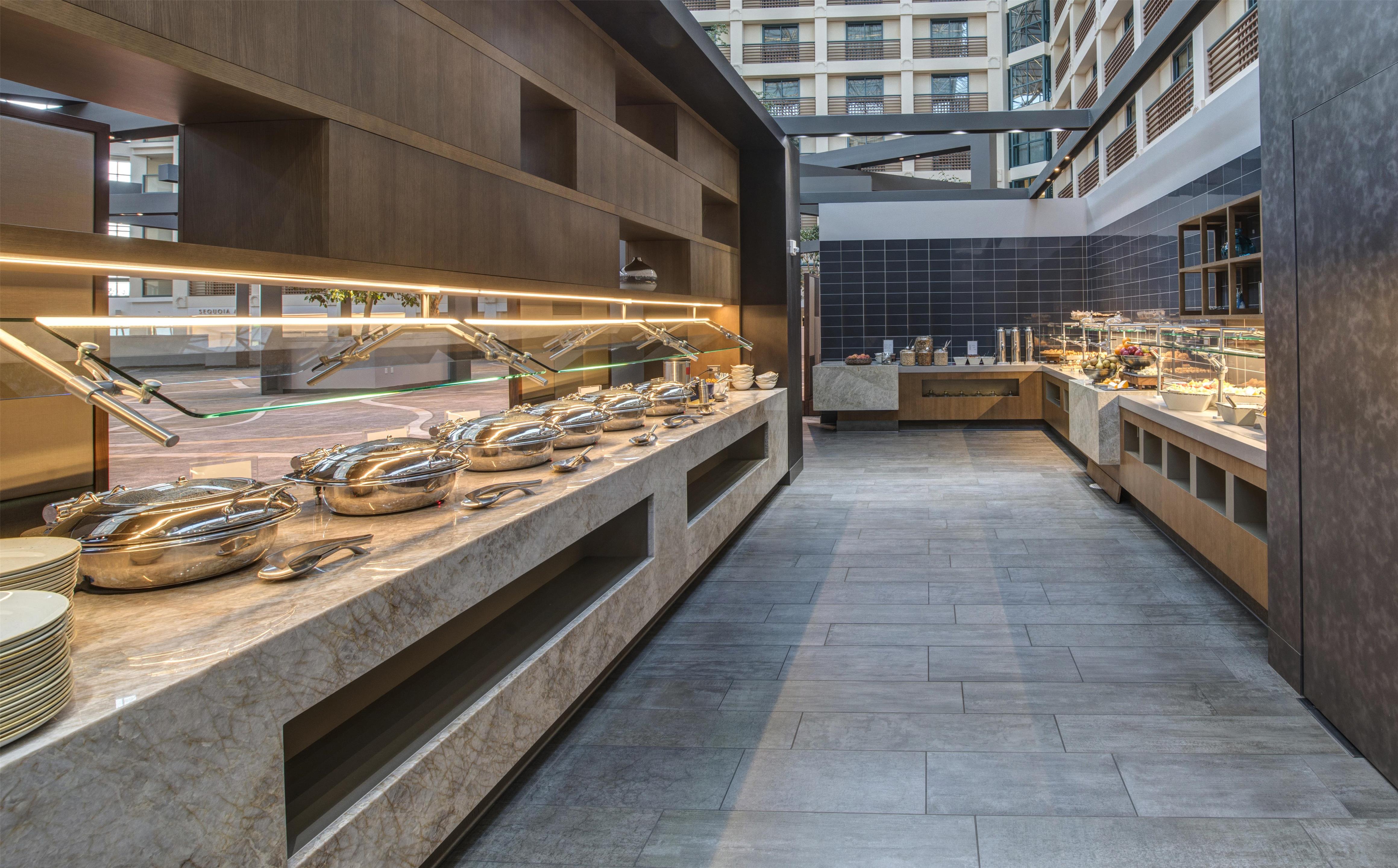 Breakfast Area | Hyatt Regency San Francisco Airport