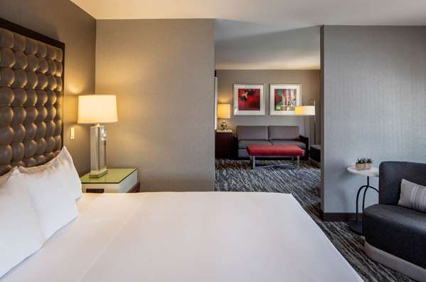 Suite - Hyatt Regency Hotel St Louis - I-44, Exits 291B & 292B