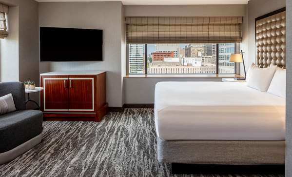 Suite - Hyatt Regency Hotel St Louis - I-44, Exits 291B & 292B
