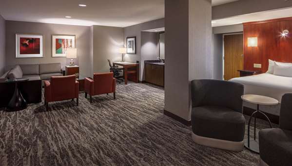 Suite - Hyatt Regency Hotel St Louis - I-44, Exits 291B & 292B