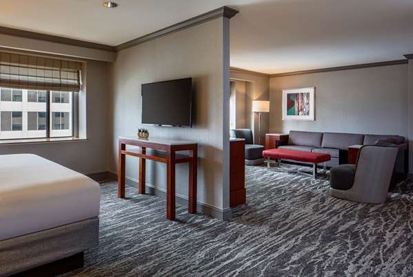 Suite - Hyatt Regency Hotel St Louis - I-44, Exits 291B & 292B