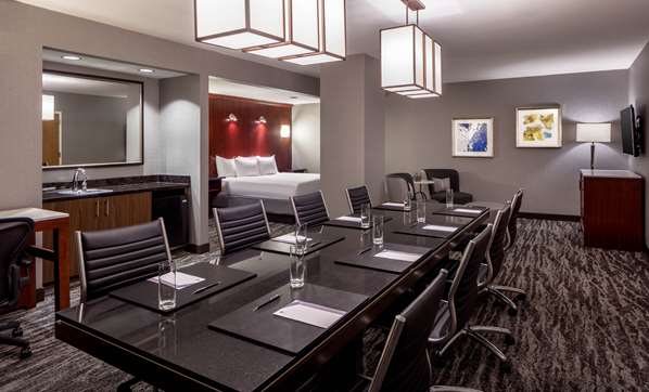 Suite - Hyatt Regency Hotel St Louis - I-44, Exits 291B & 292B