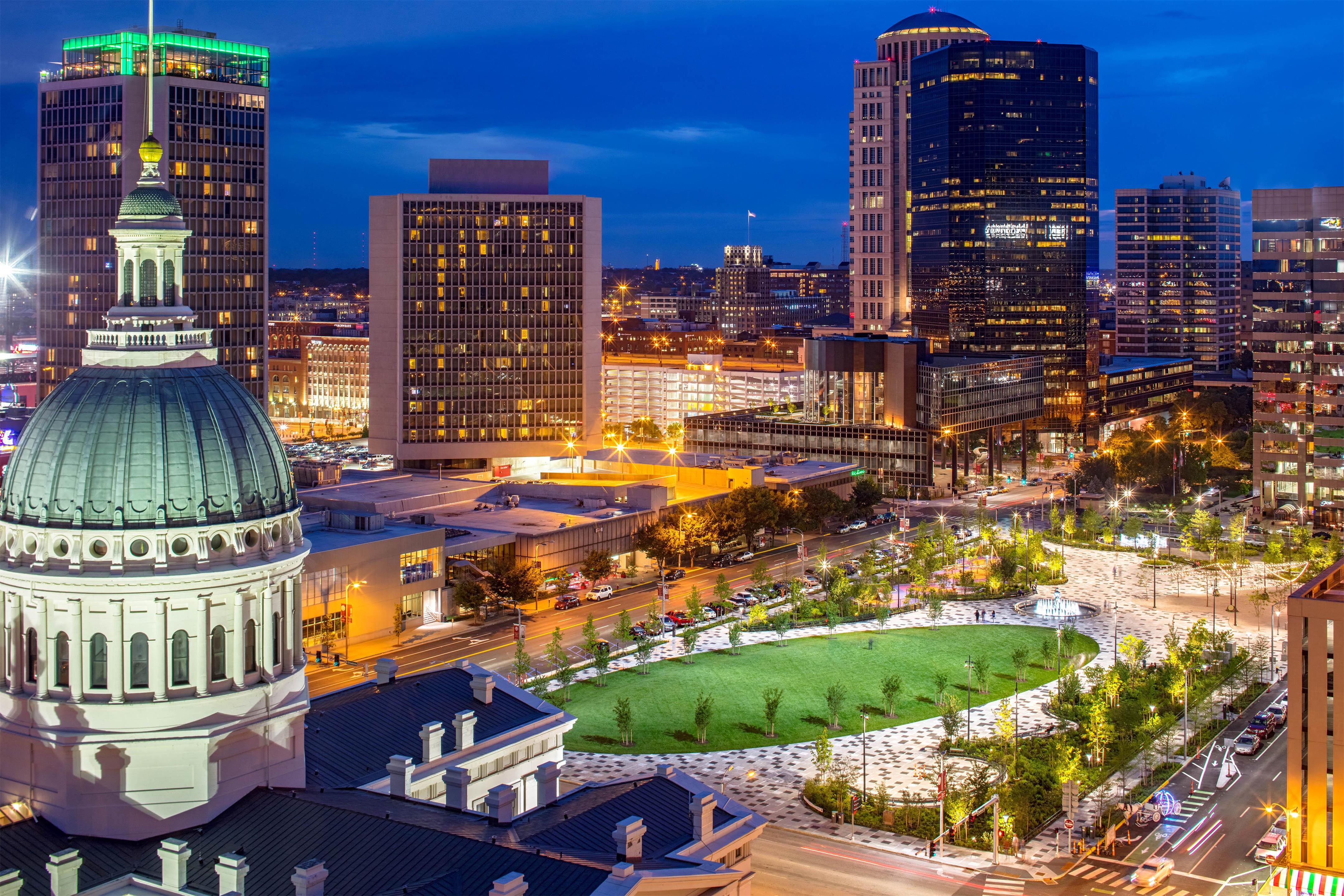Destination | Hyatt Regency St. Louis at The Arch