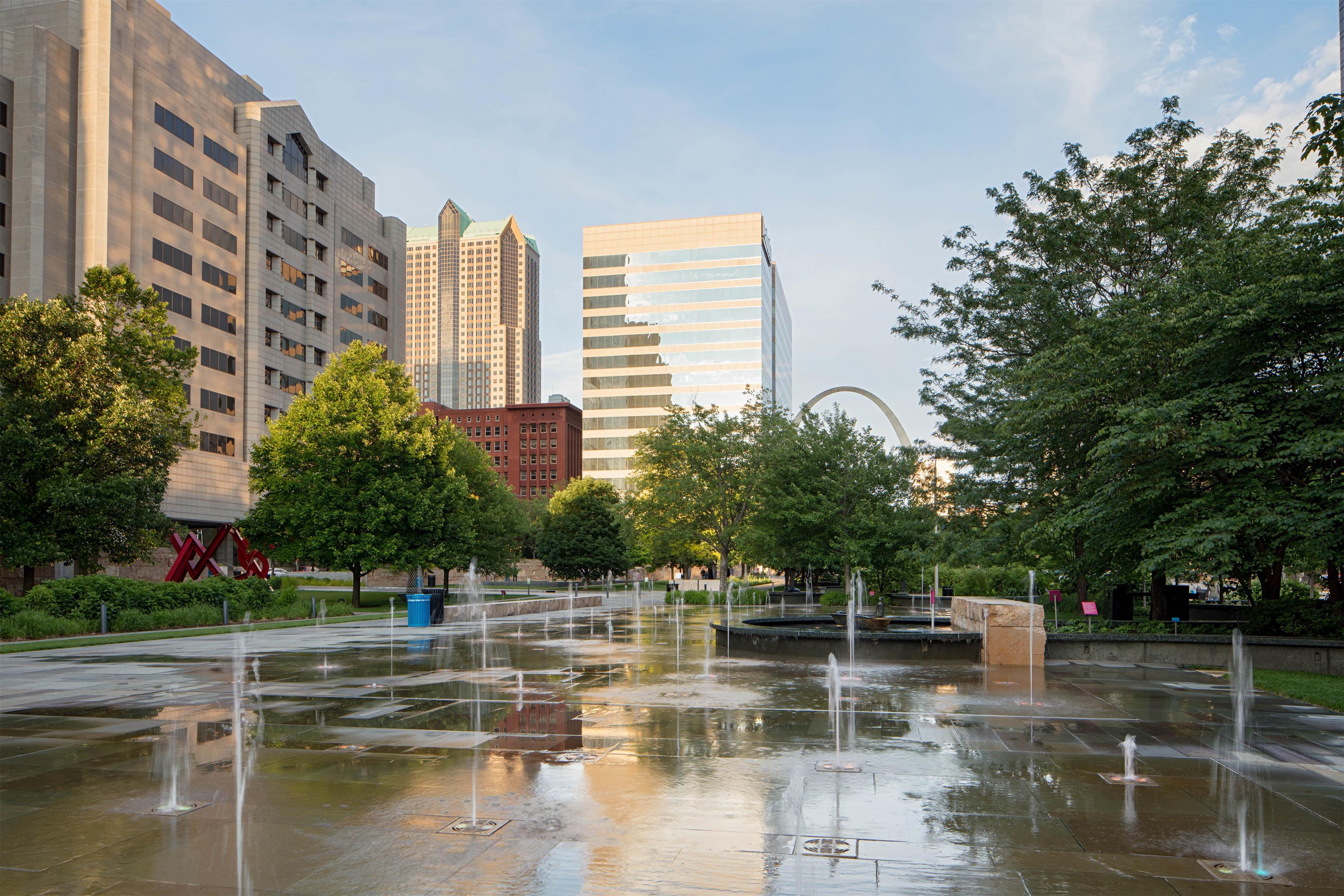 Destination | Hyatt Regency St. Louis at The Arch