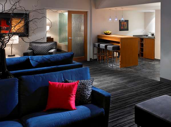 Suite - Hyatt Regency Hotel Vancouver
