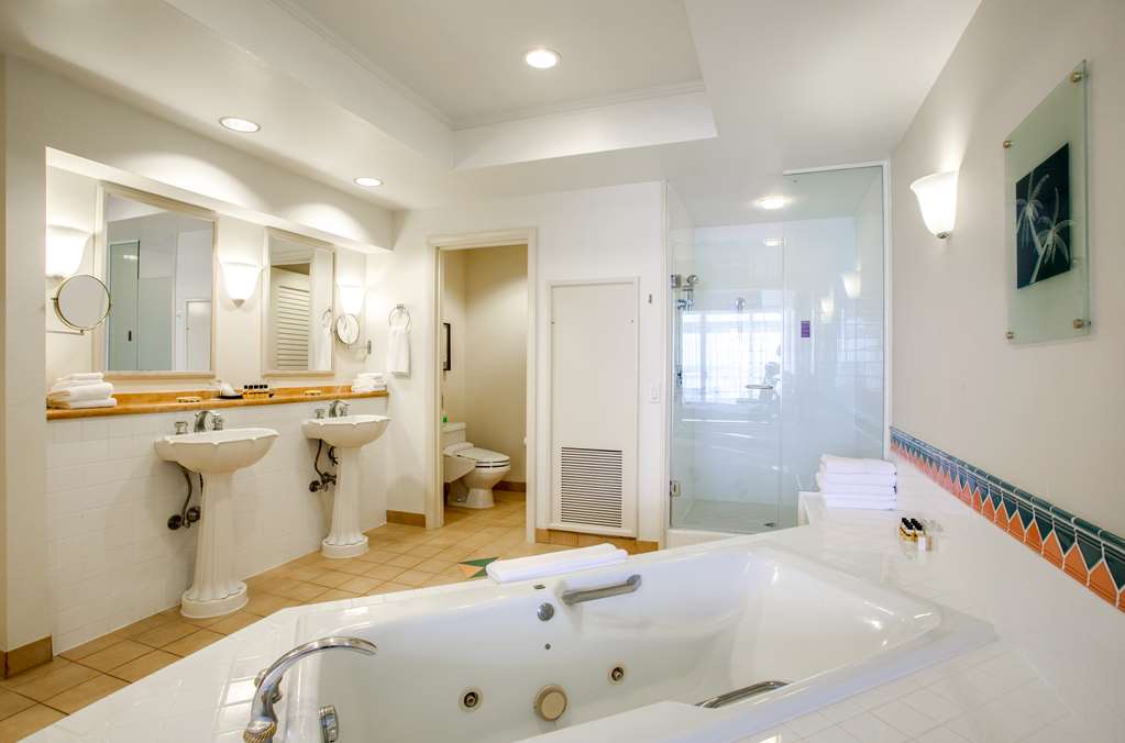 HYATT REGENCY GUAM-guestroom-Guest Room,Bathroom,On-Site.jpg