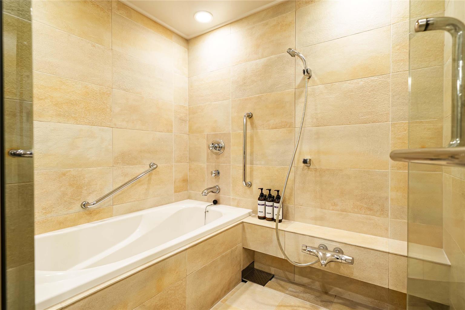 HYATT REG HAKONE-guestroom-Guest Room,Bathroom,On-Site.jpg