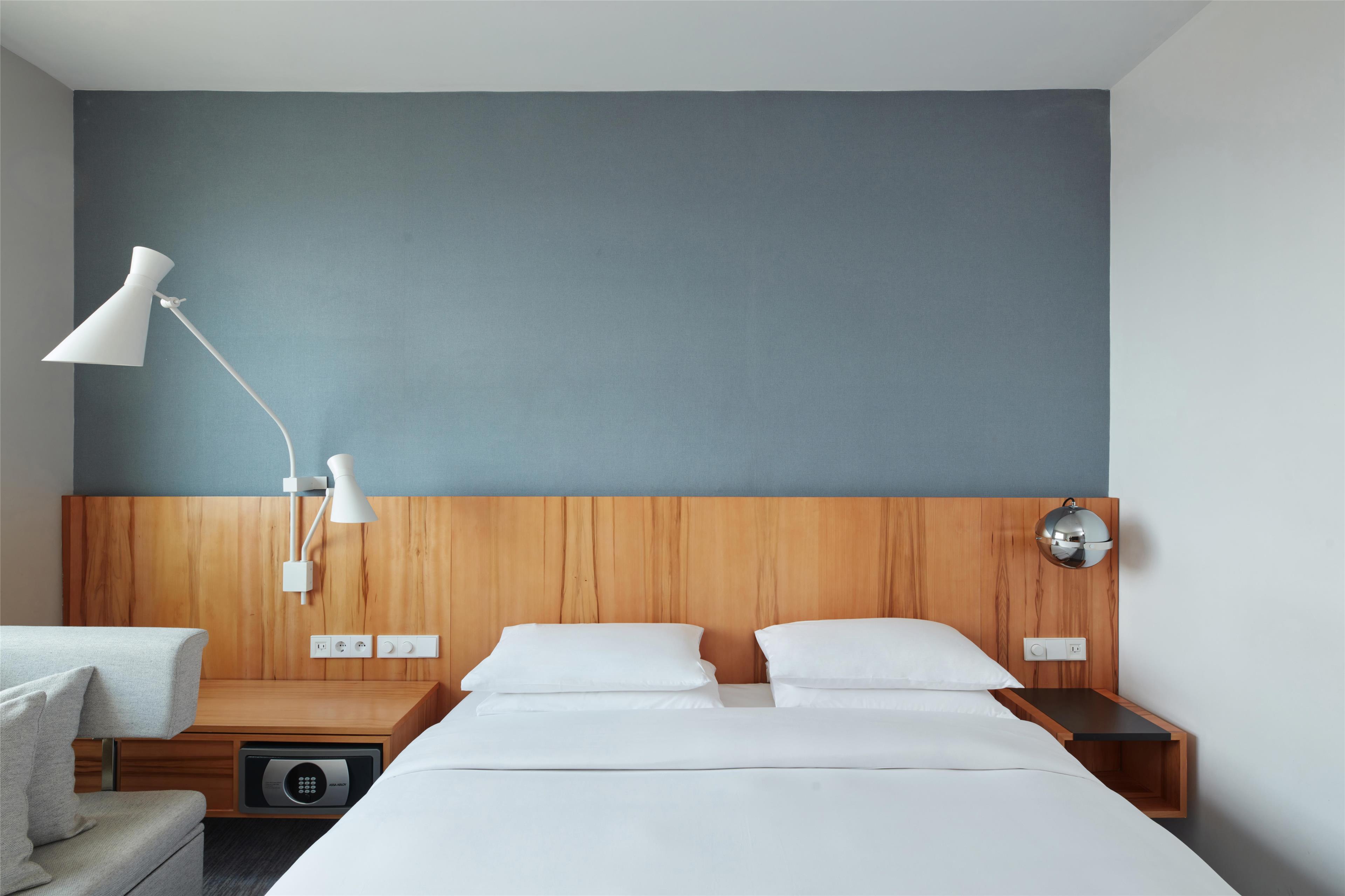 Hyatt Regency Paris Etoile Room Type - 1 KING BED WITH EIFFEL TOWER VIEW, HIGH FLOOR AND CLUB ACCESS