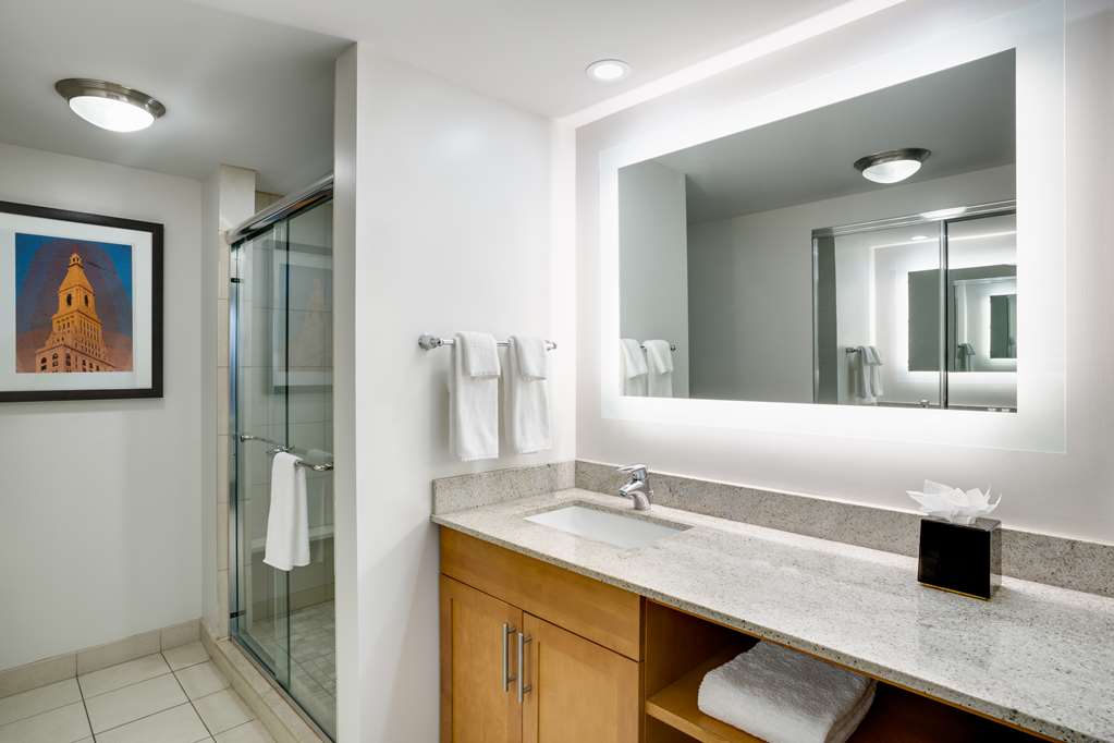 HYATT HOUSE HARTFORD NORTH WINDSOR-guestroom-Guest Room,Bathroom,On-Site.jpg