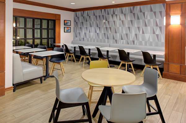 Restaurant - Hyatt House Hotel Burlington - I-95, Exit 51