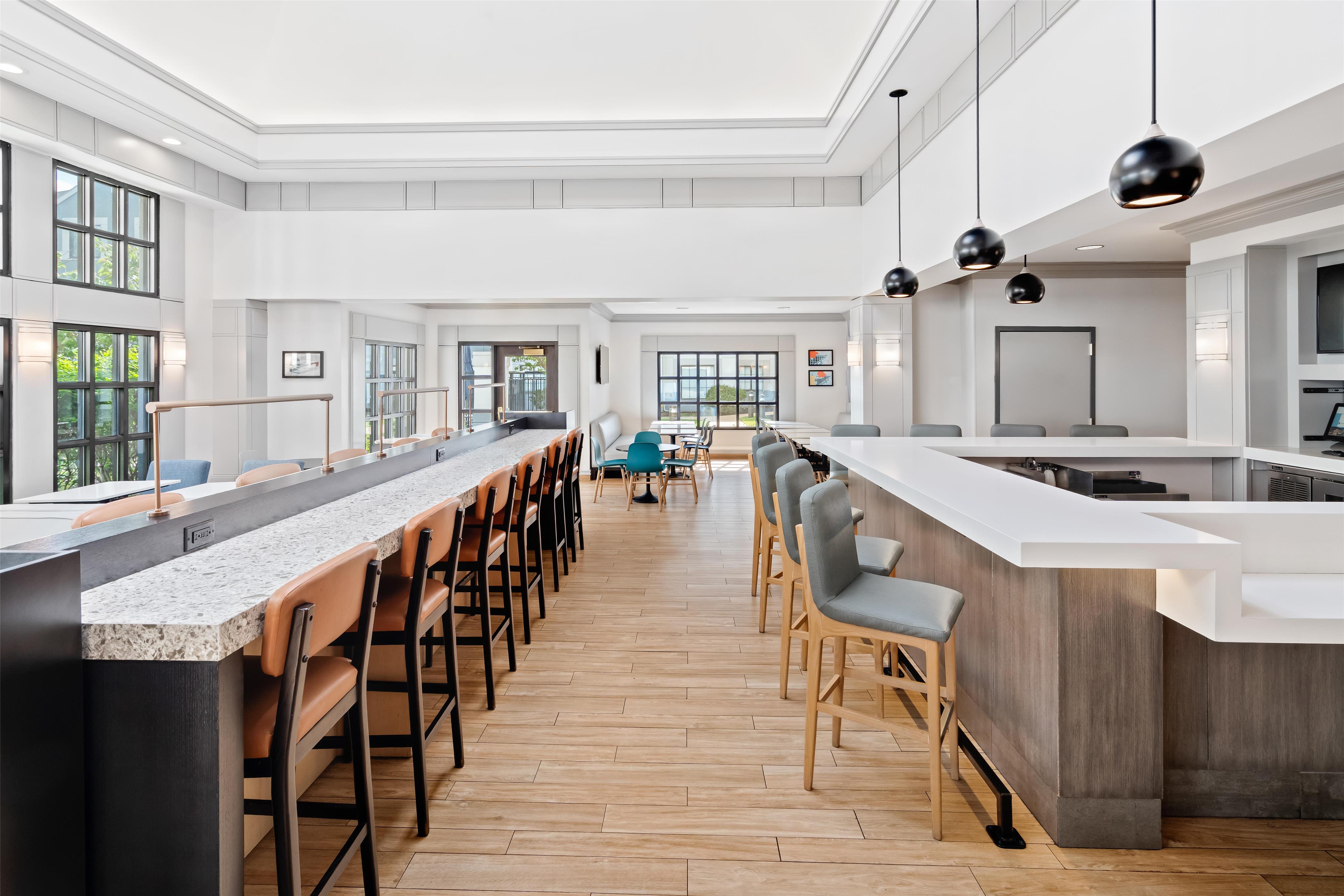 Bar Lounge | HYATT house Boston/Burlington