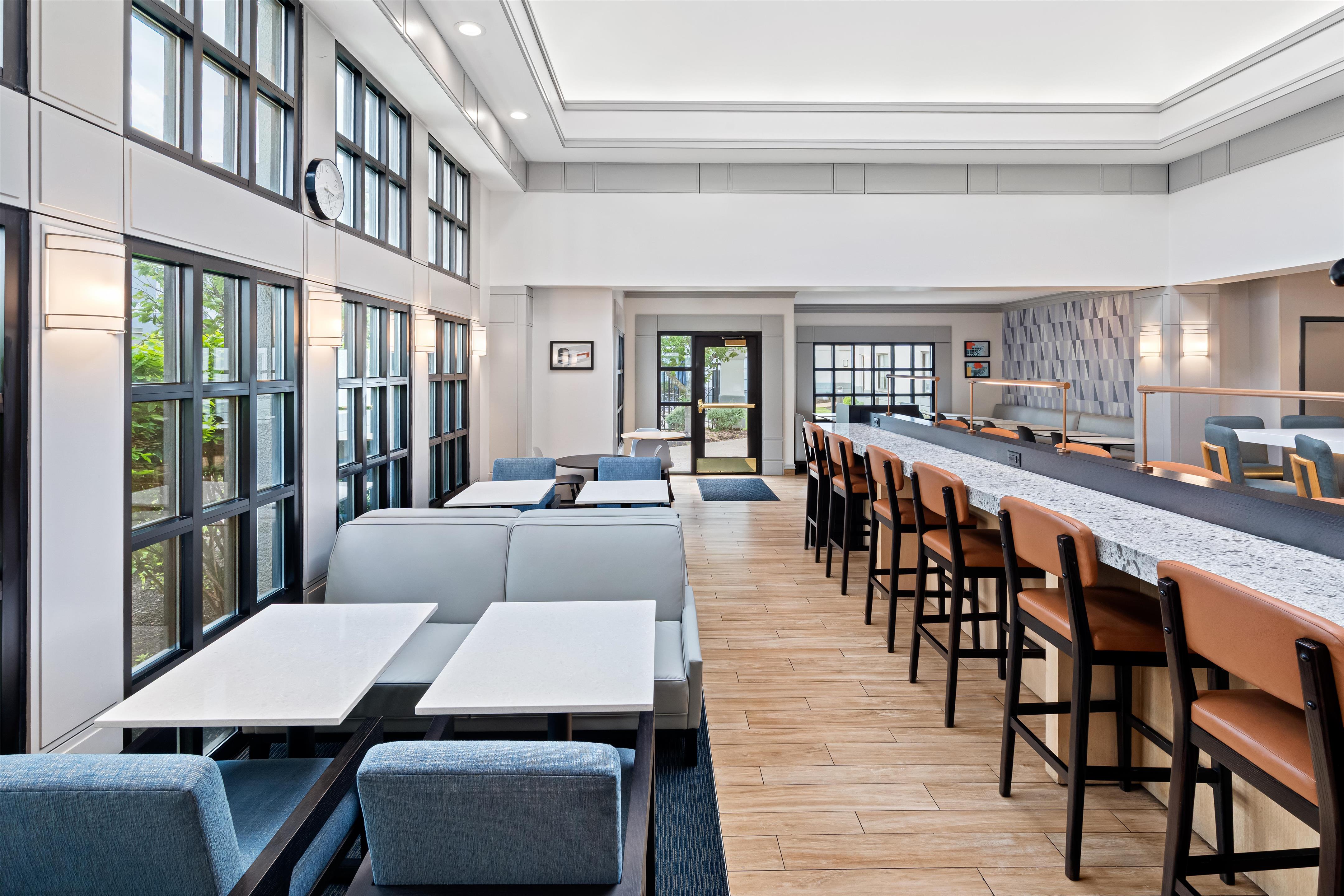 Bar Lounge | HYATT house Boston/Burlington