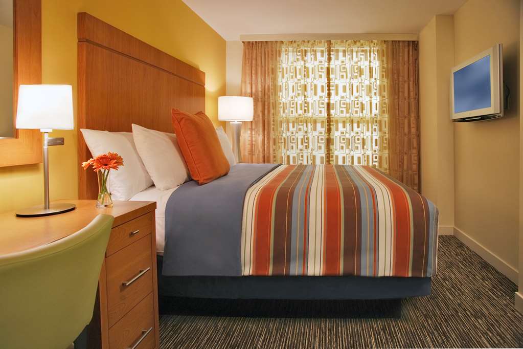 HYATT HOUSECHICAGO WARRENVILLE-guestroom-Guest Room,On-Site.jpg