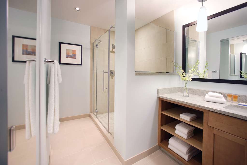 HYATT HOUSECHICAGO WARRENVILLE-guestroom-Guest Room,Bathroom,On-Site.jpg