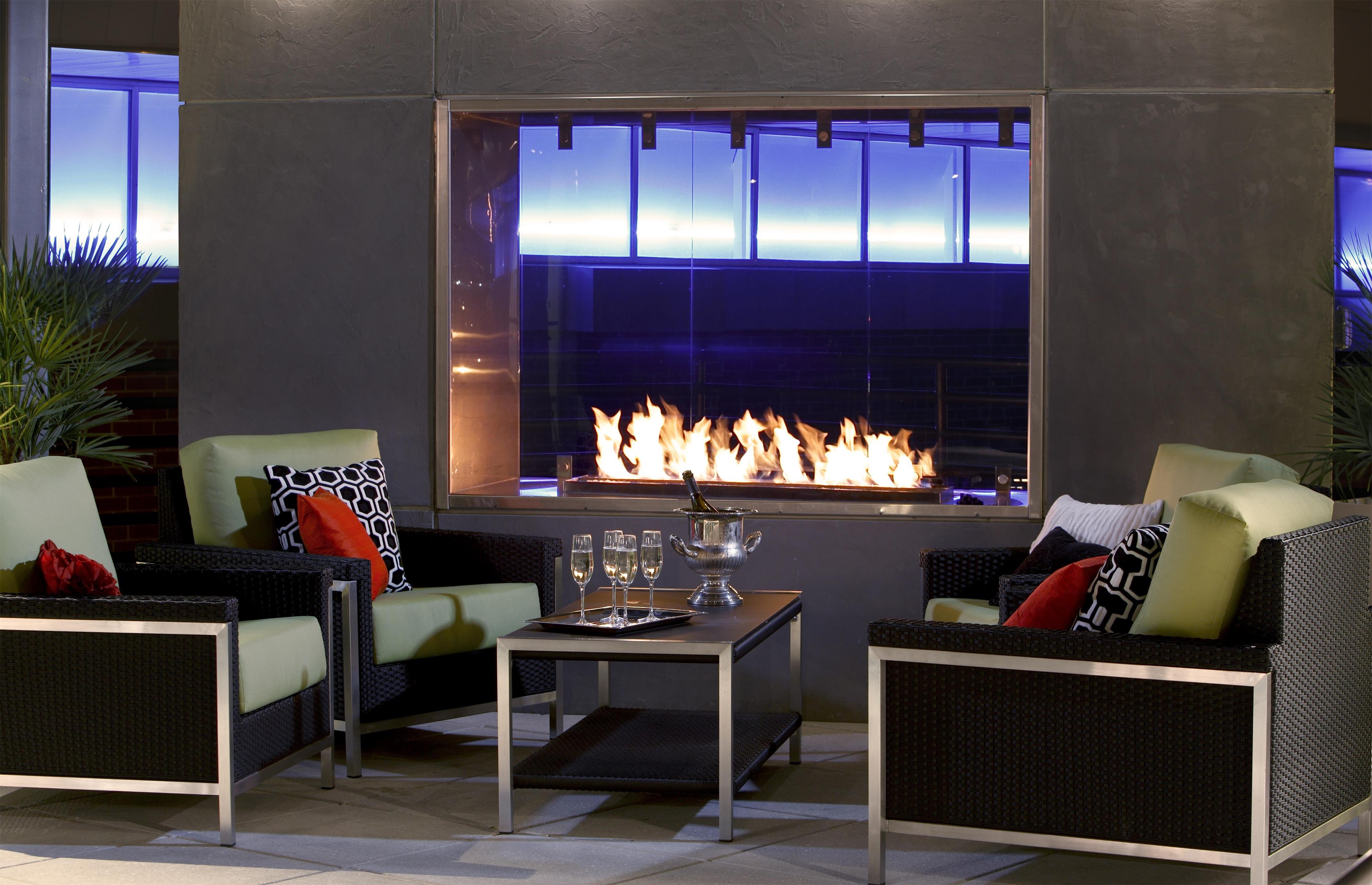 Bar Lounge | HYATT house Charlotte/Center City