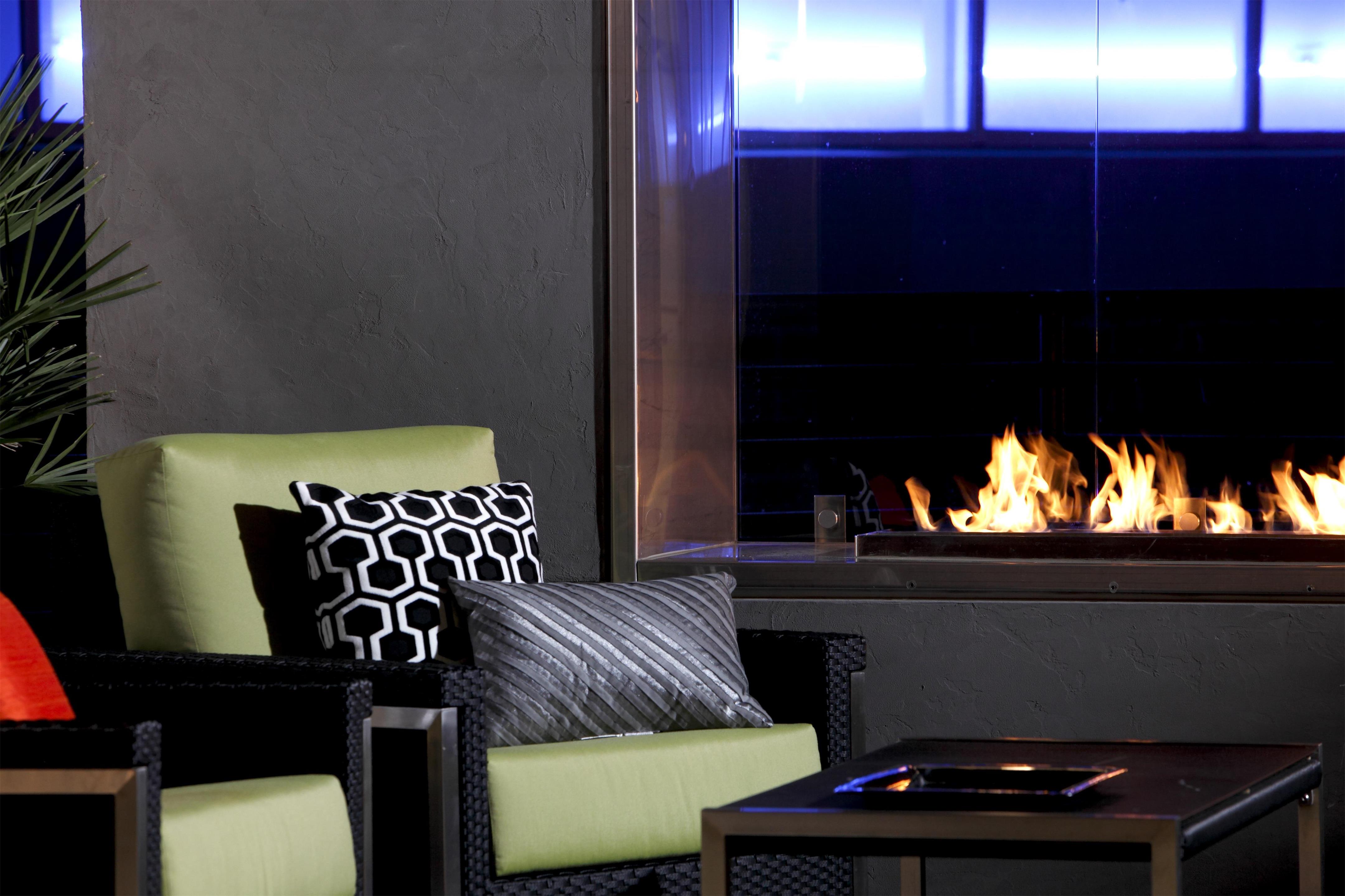 Bar Lounge | HYATT house Charlotte/Center City