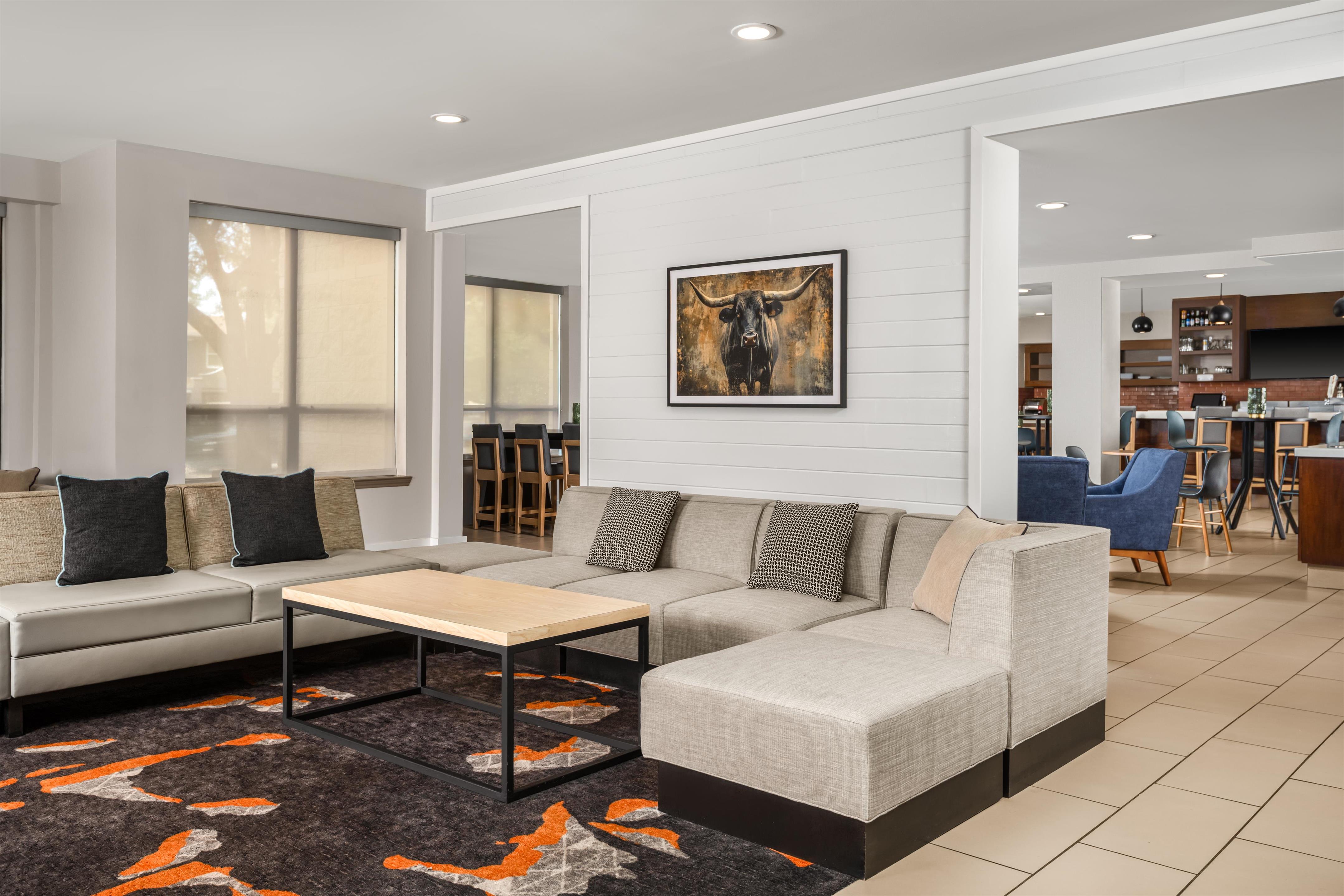 Lobby | HYATT house Dallas/Uptown