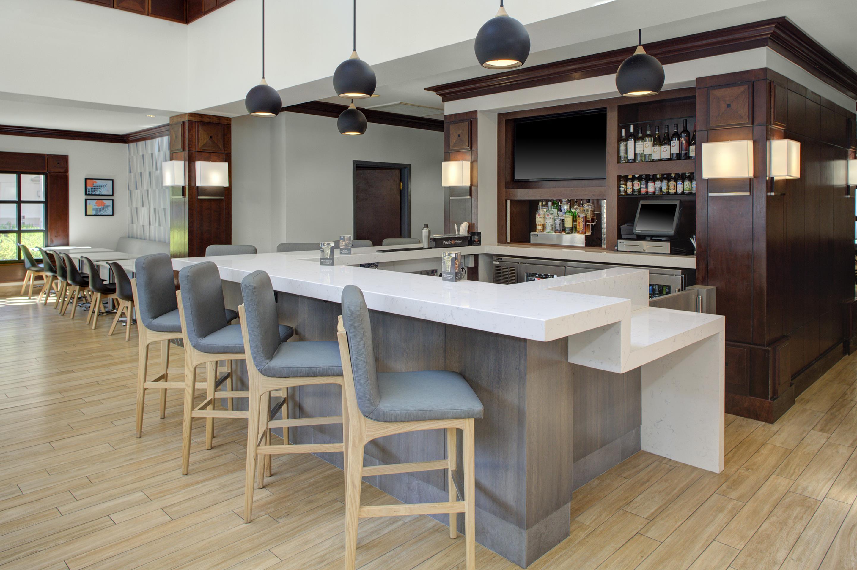 Bar Lounge | Hyatt House Parsippany/Whippany