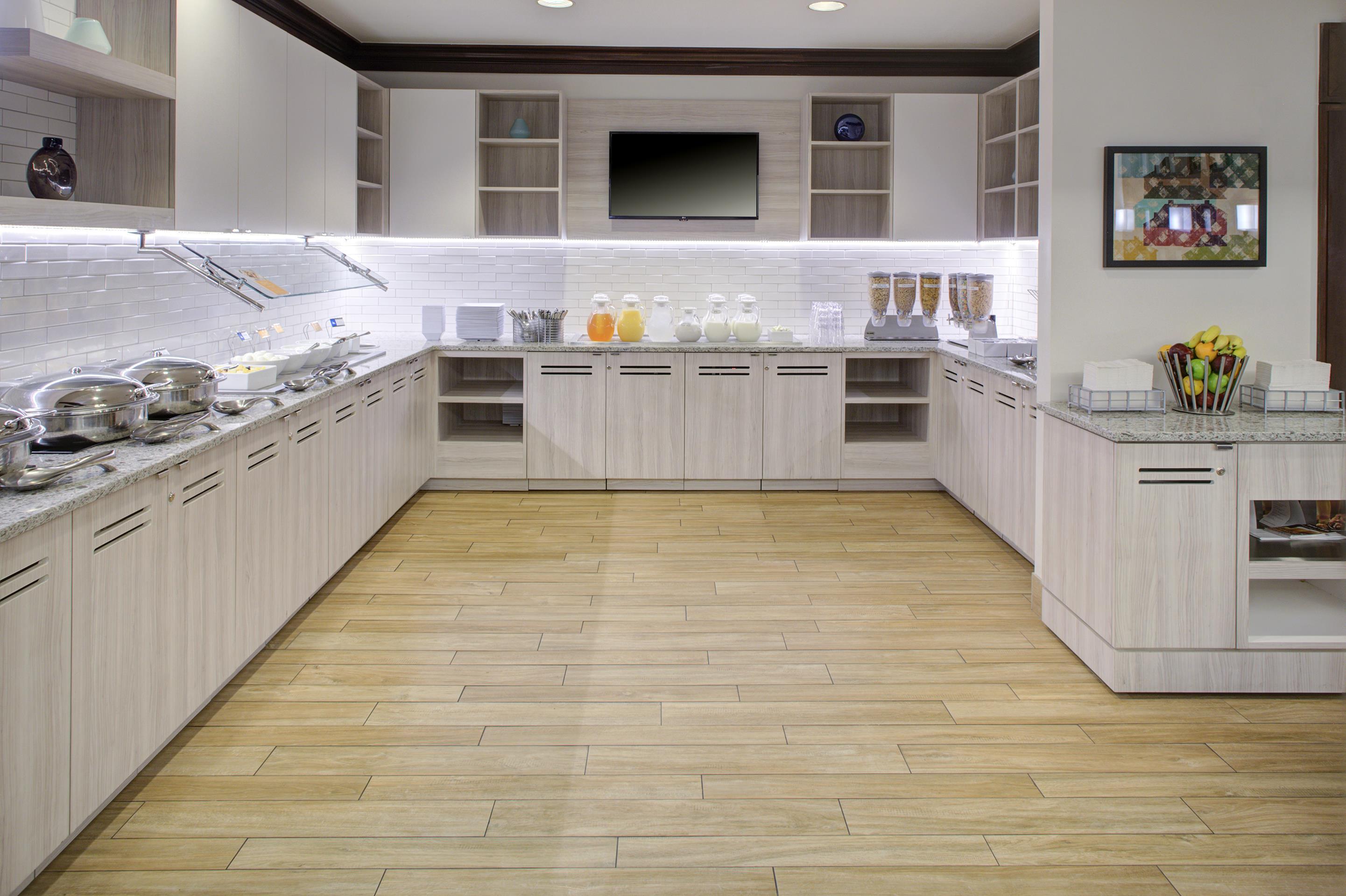 Breakfast Area | Hyatt House Parsippany/Whippany