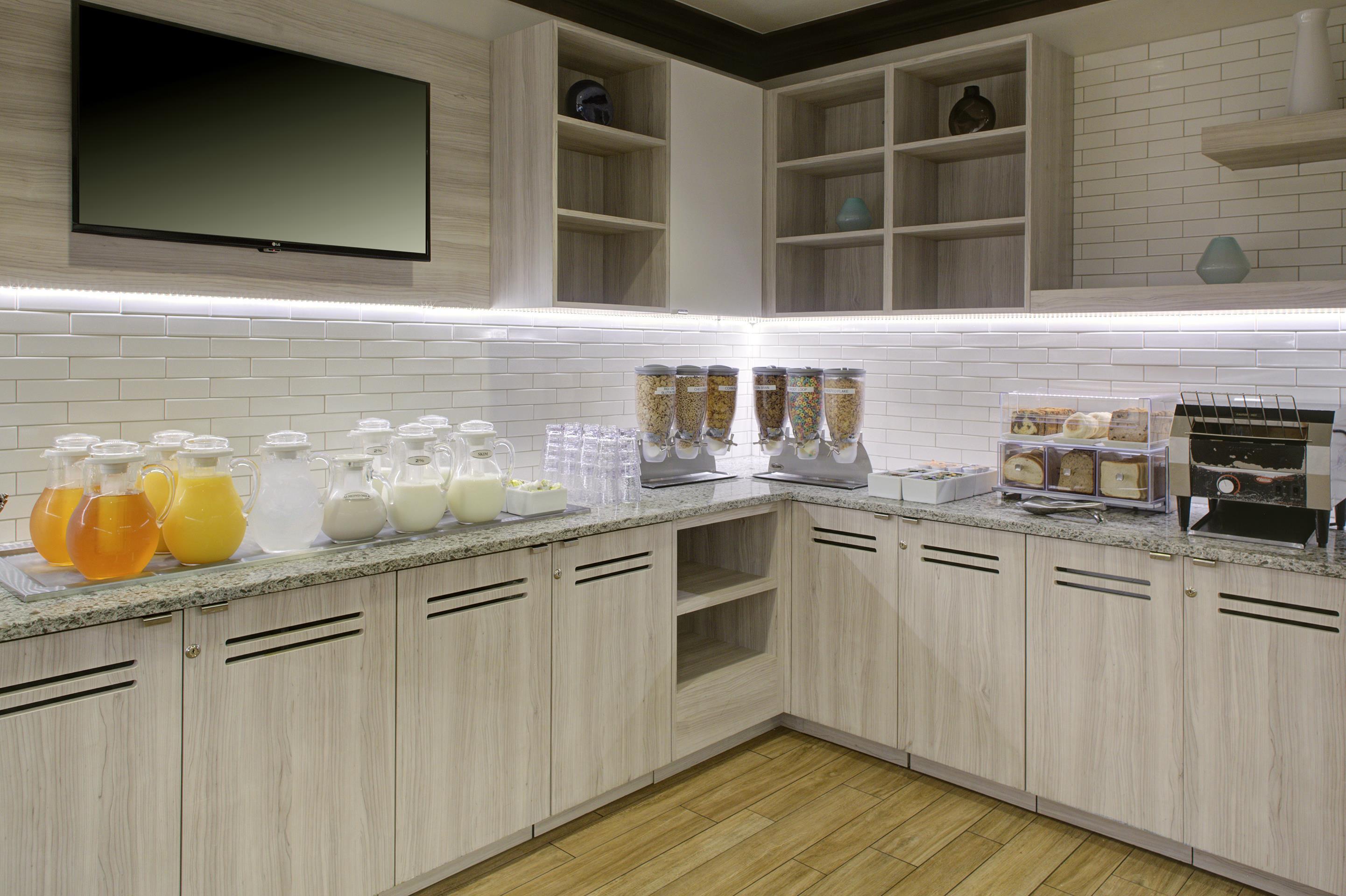 Breakfast Area | Hyatt House Parsippany/Whippany