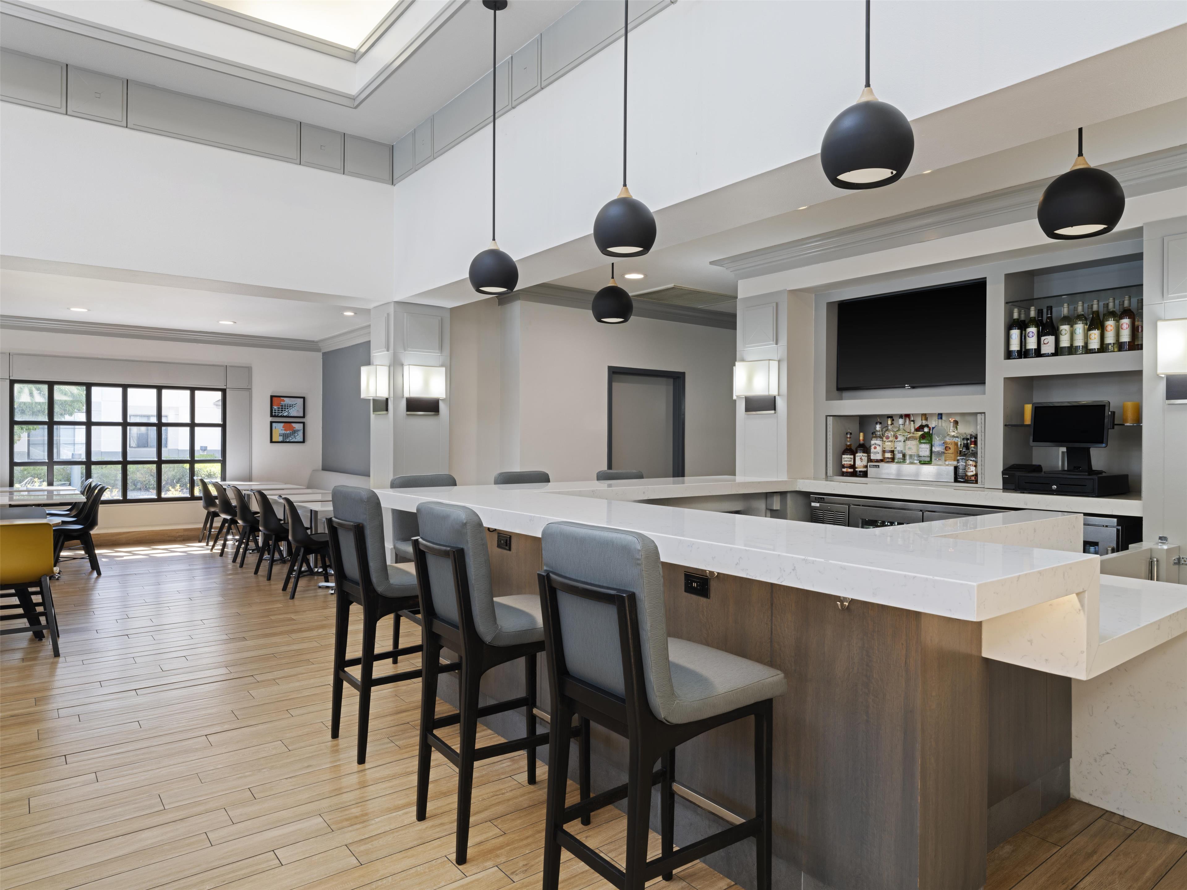 Bar Lounge | Hyatt House Parsippany/Whippany