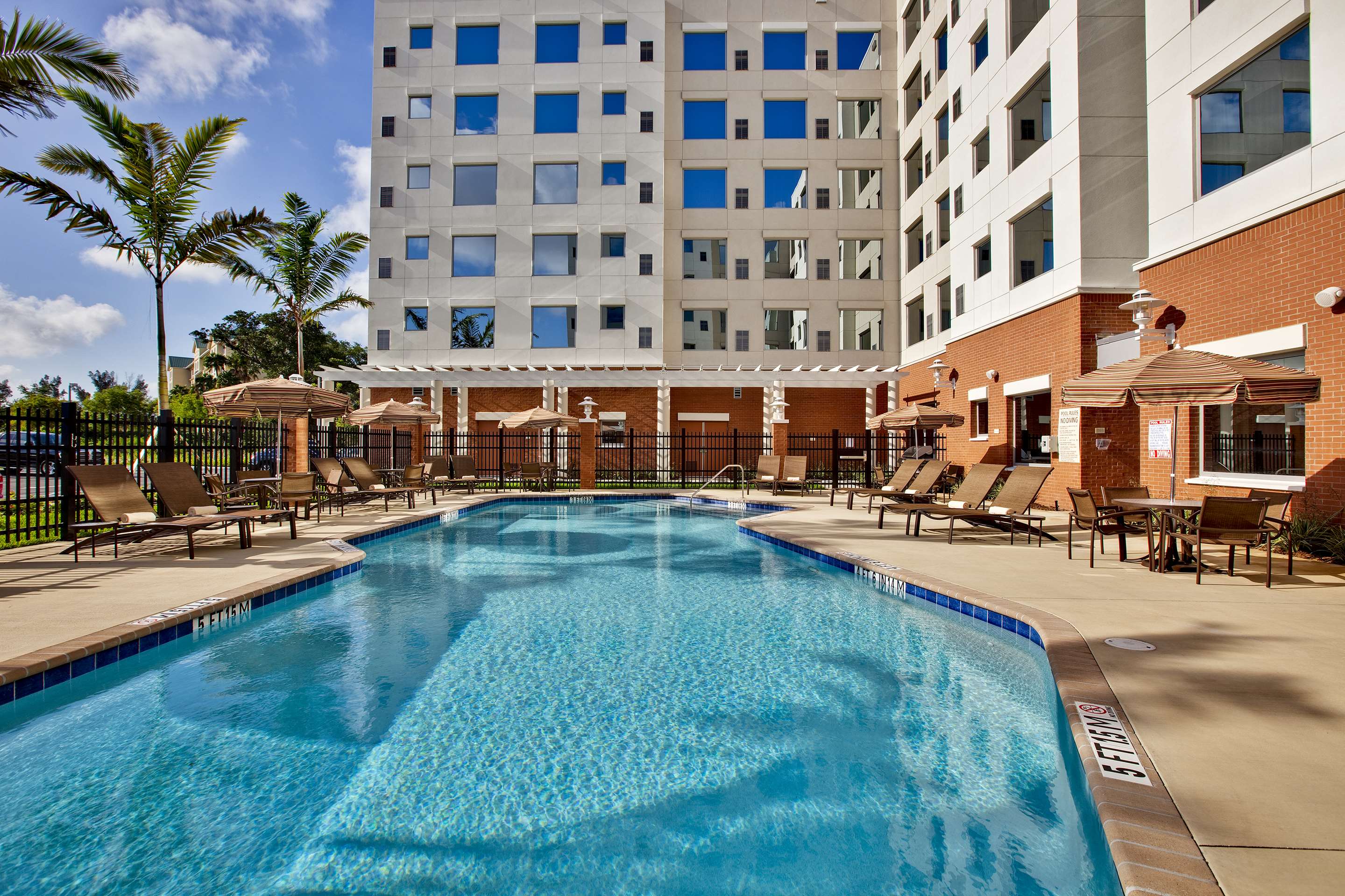 Pool | HYATT house Fort Lauderdale Airport & Cruise Port