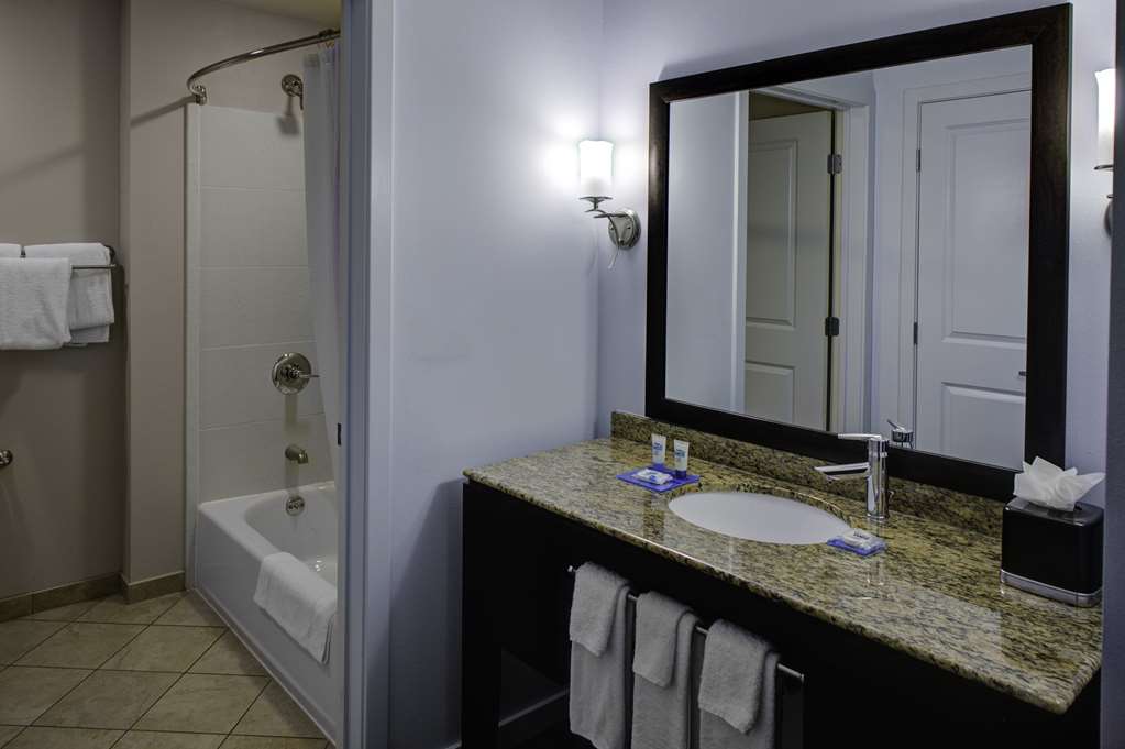 HYATT HOUSE SHELTON-guestroom-Guest Room,Bathroom,On-Site.jpg