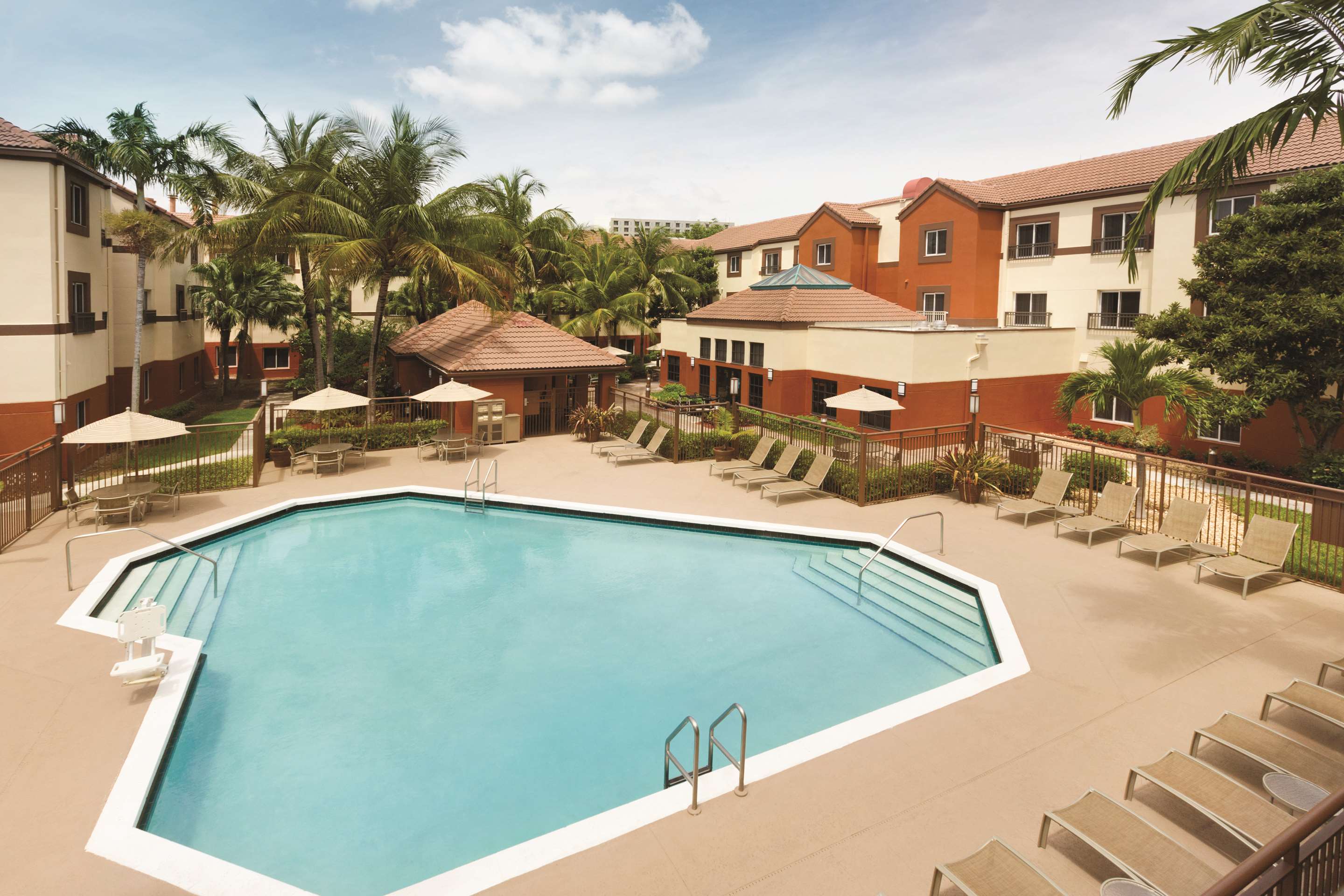Pool | HYATT house Miami Airport
