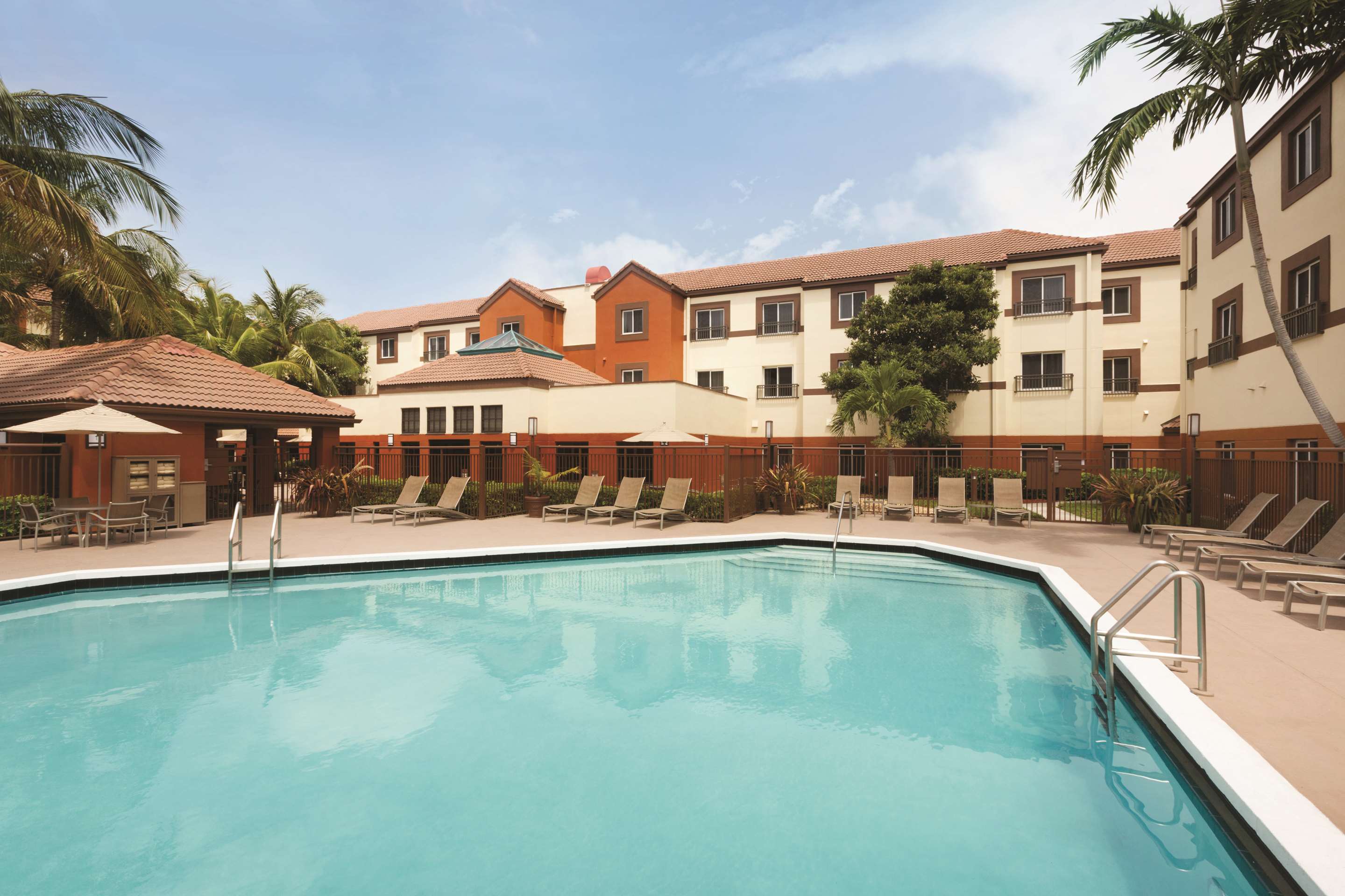 Pool | HYATT house Miami Airport