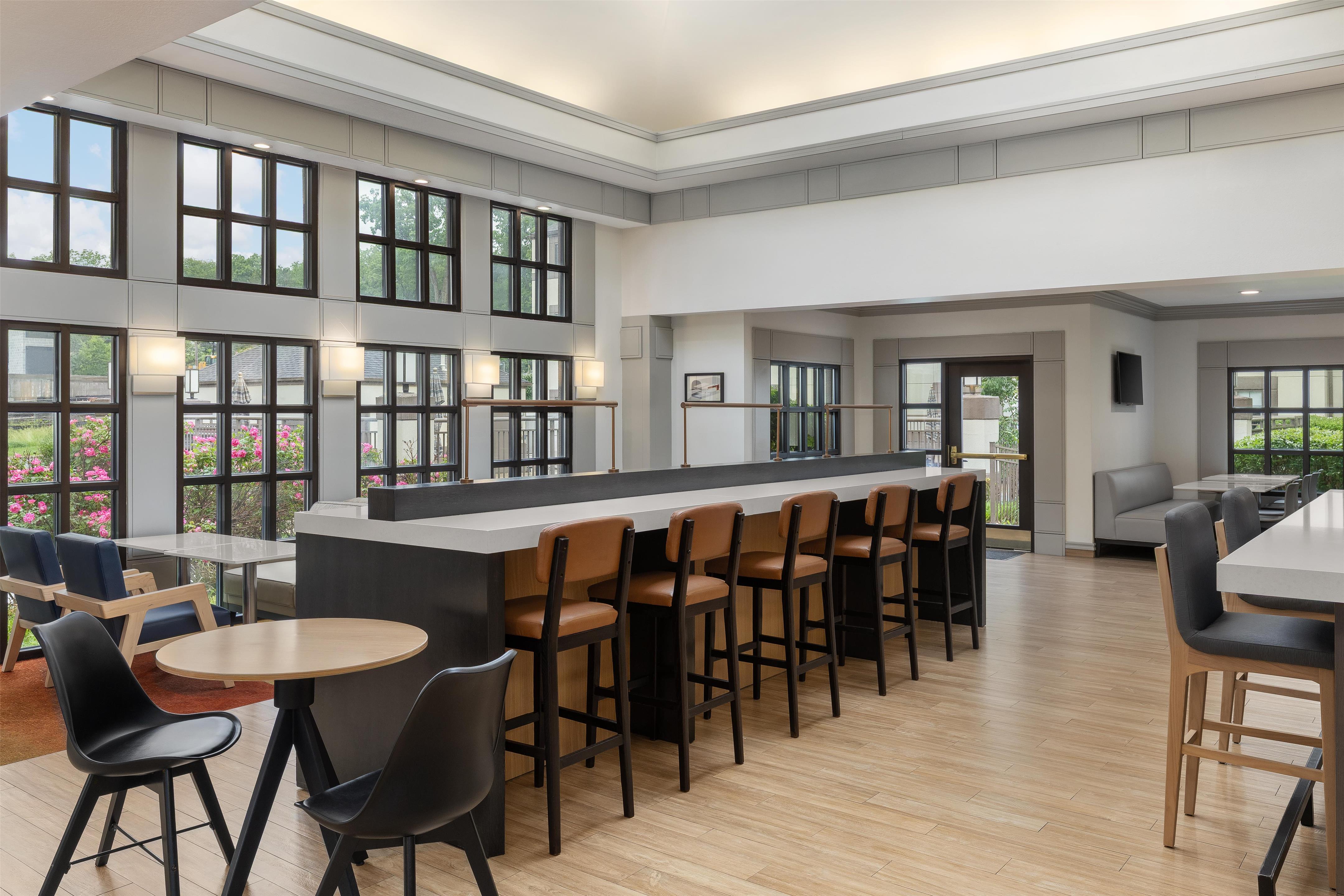 Breakfast Area | HYATT house Morristown
