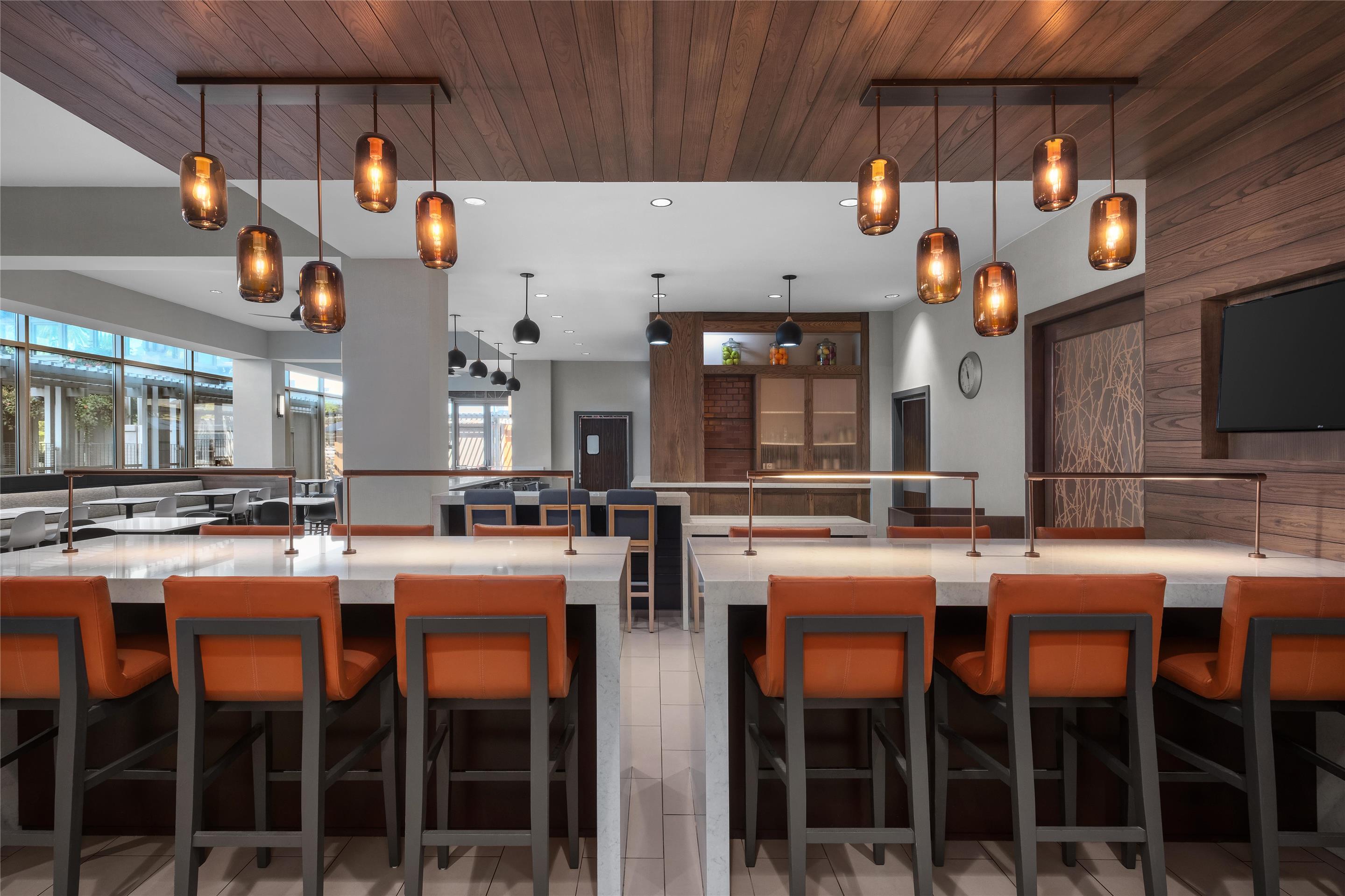 Bar Lounge | Hyatt House Emeryville